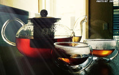 Stovetop safe teapot with mesh infuser