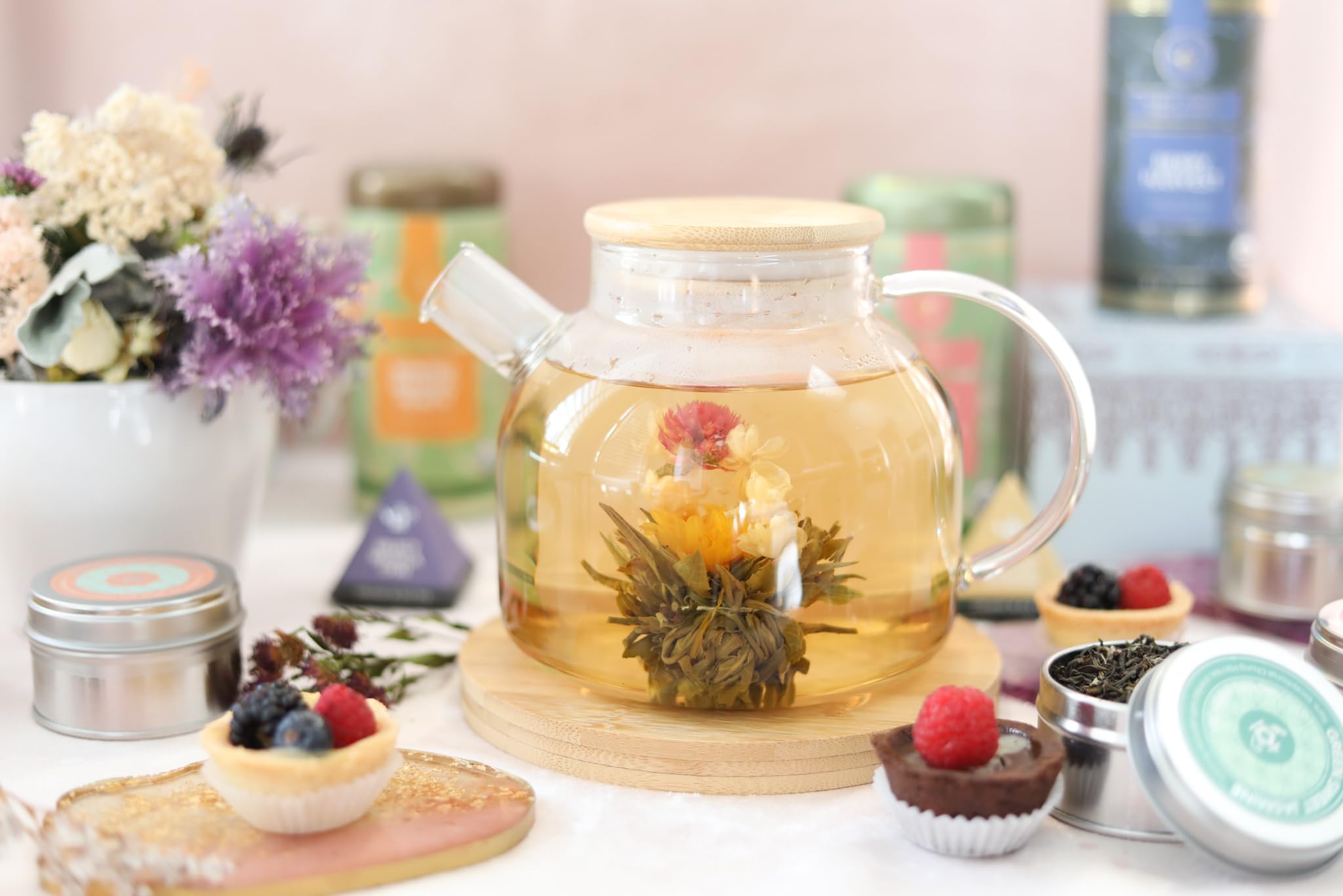 Two blooming teas included in gift set