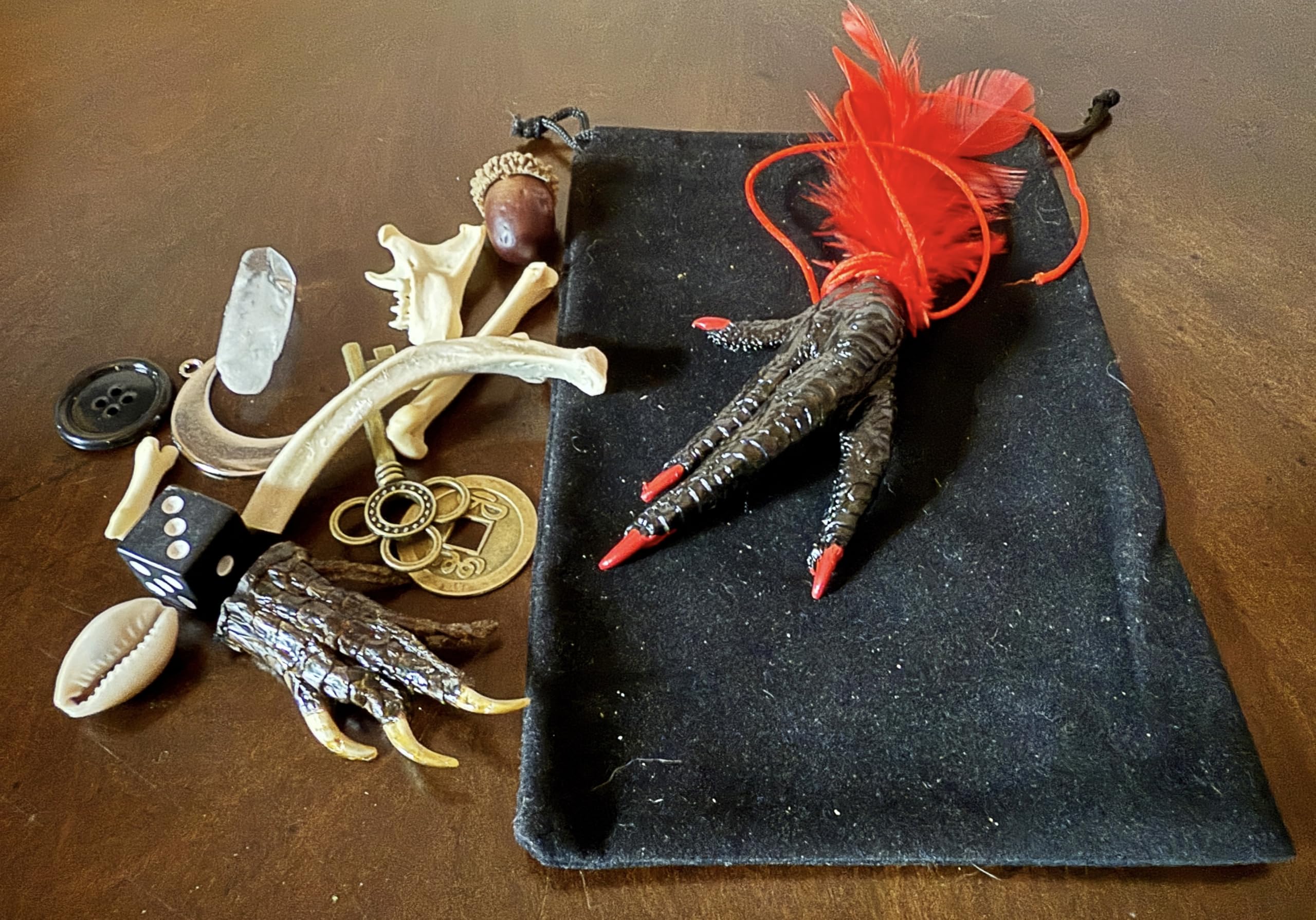 Chicken foot totem among divination tools