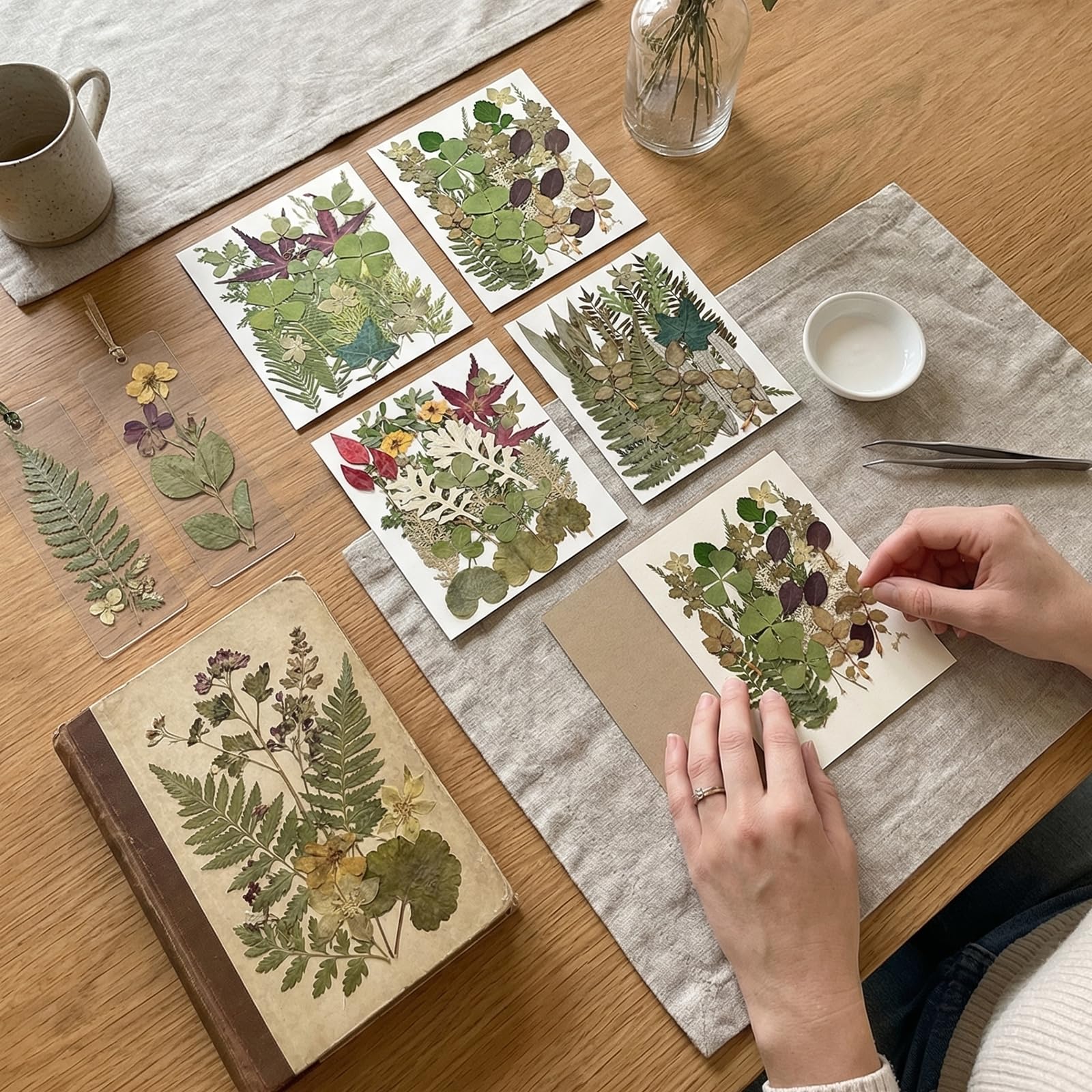 Packaging of 110+ dried leaves and flowers for crafts