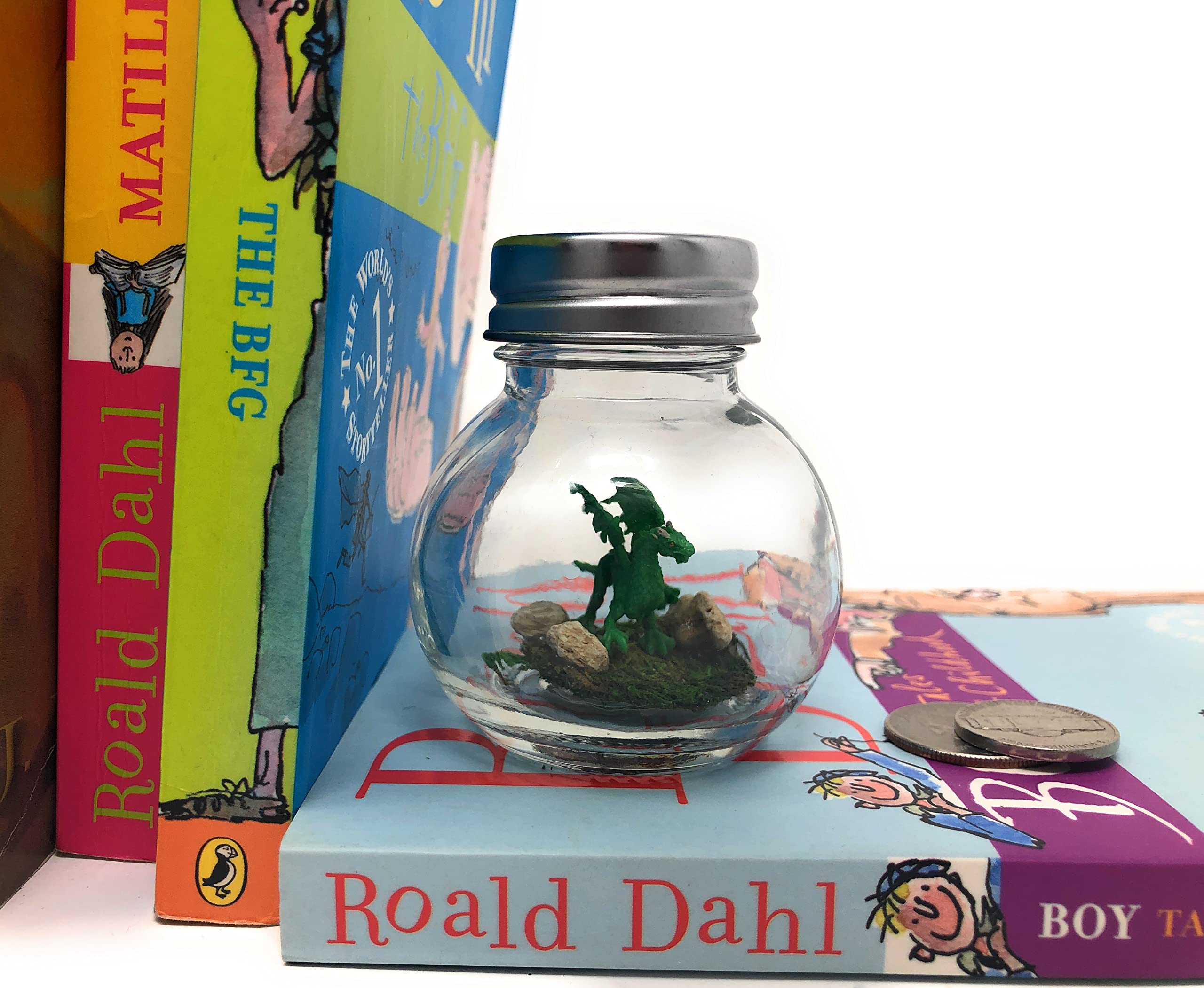 Bookshelf friendly dragon desk decor