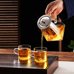 Ergonomic one-handed design and eagle beak pour spout