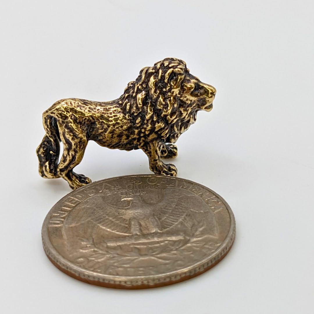 Brass lion sculpture weighing 12 grams for display