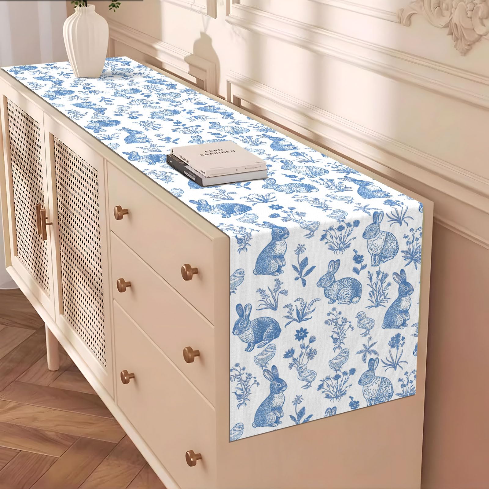 Lightweight table runner suitable for indoor outdoor dining