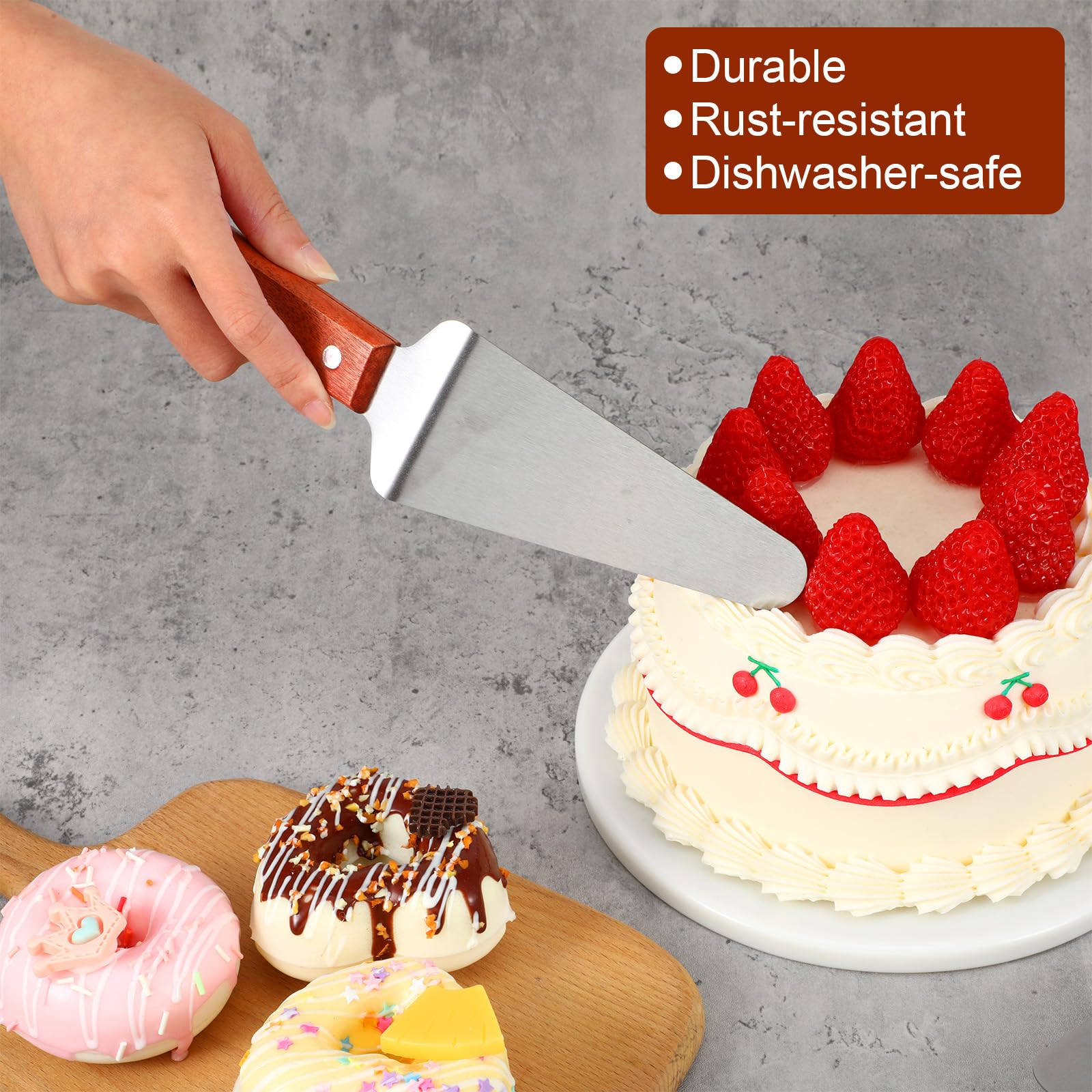 Triangular blade pie server for pies pizzas and cakes