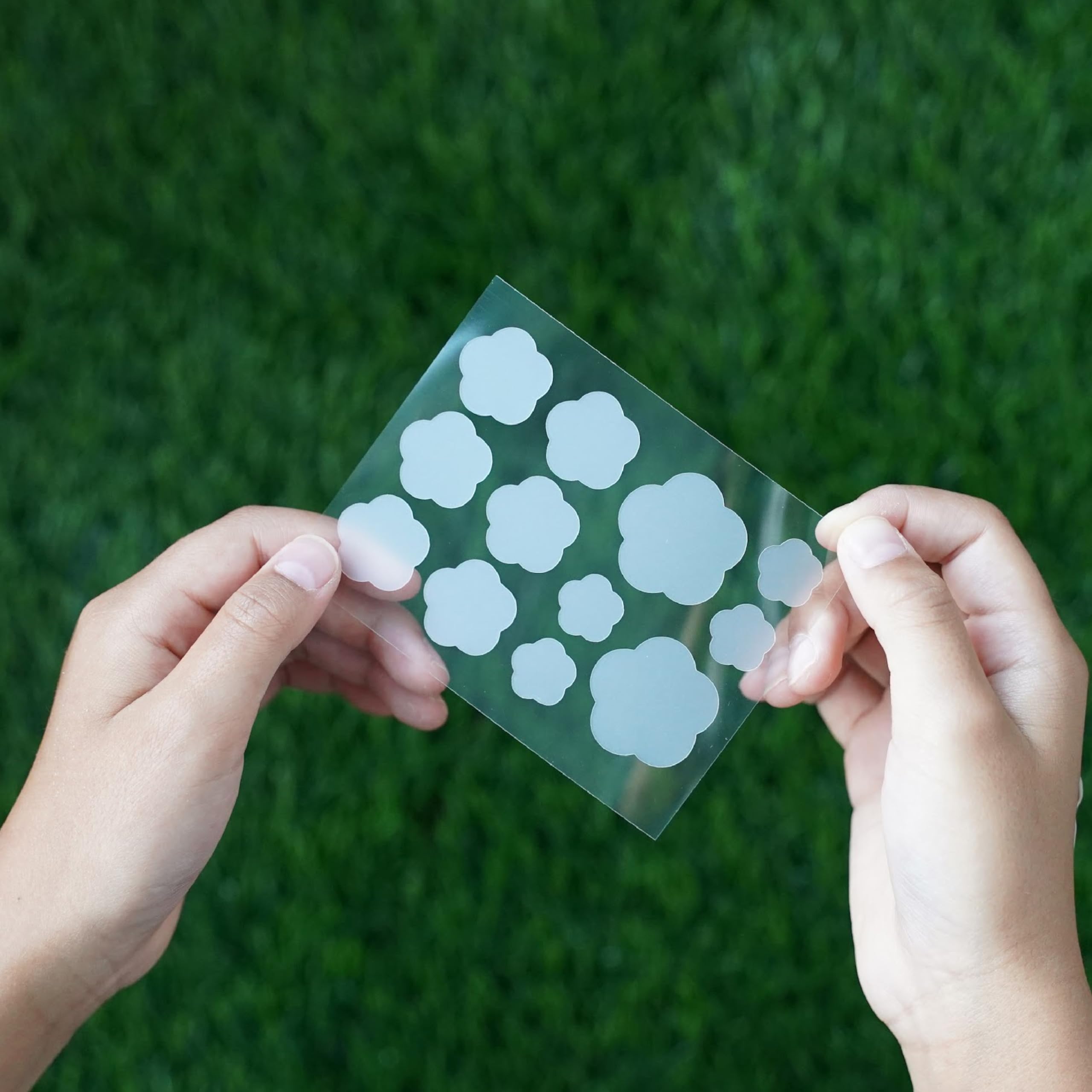 Hydrocolloid patches for kids in assorted sizes