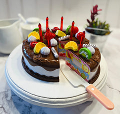 Six ready-to-cut cake slices included
