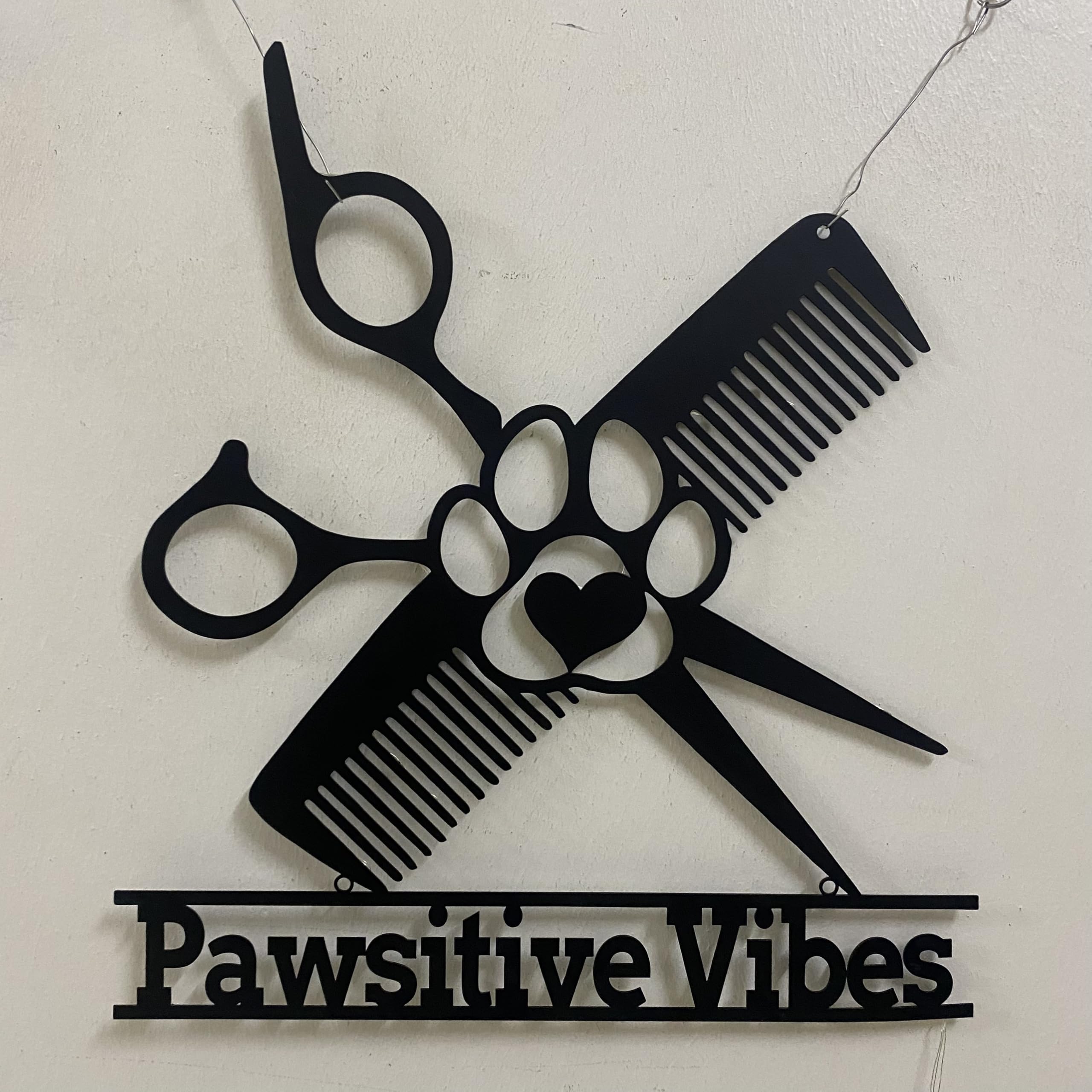 Close up of CALCCI Custom Text Metal Sign dog grooming design
