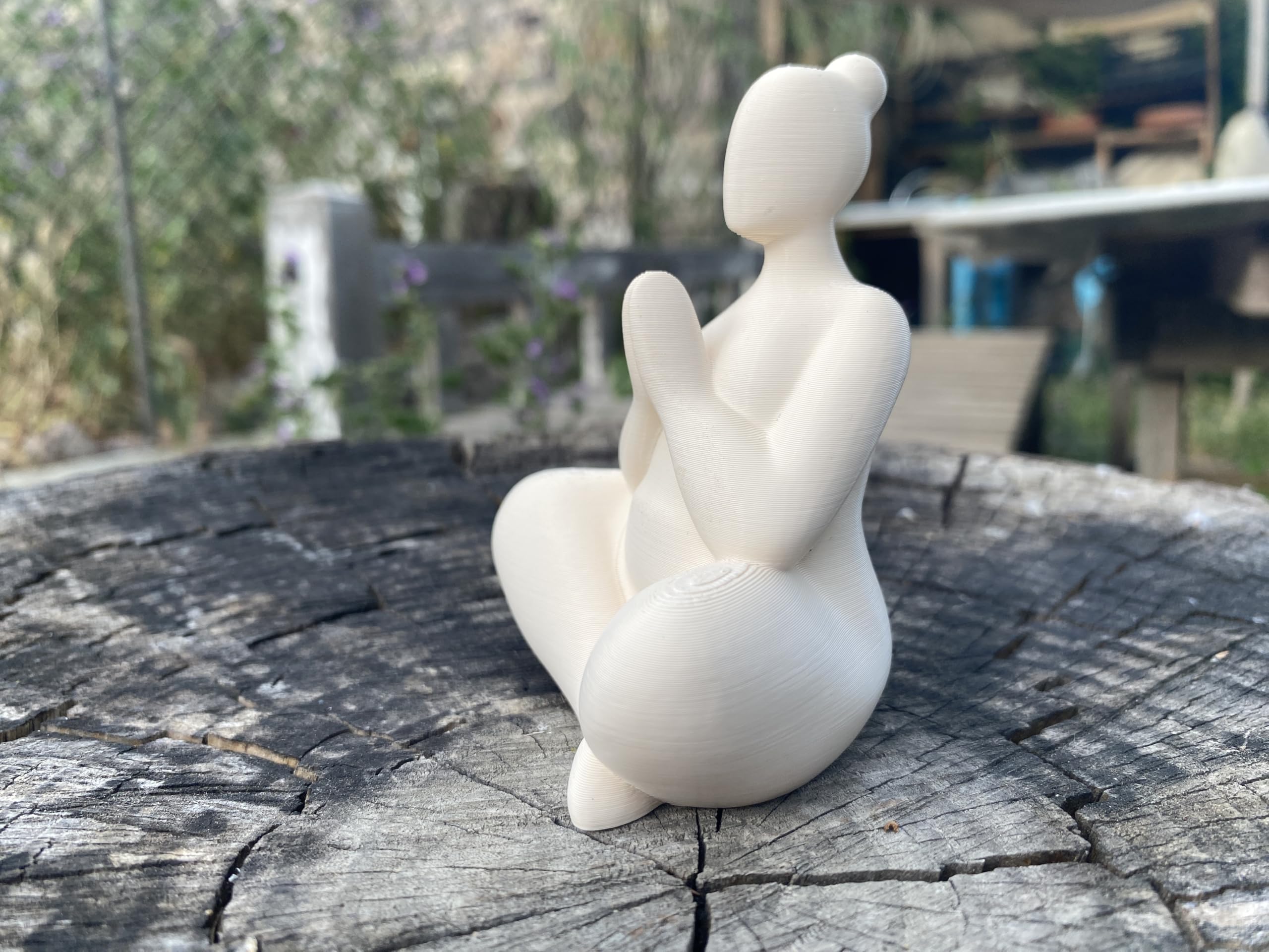 Calm sculpture suitable as a mindful living gift