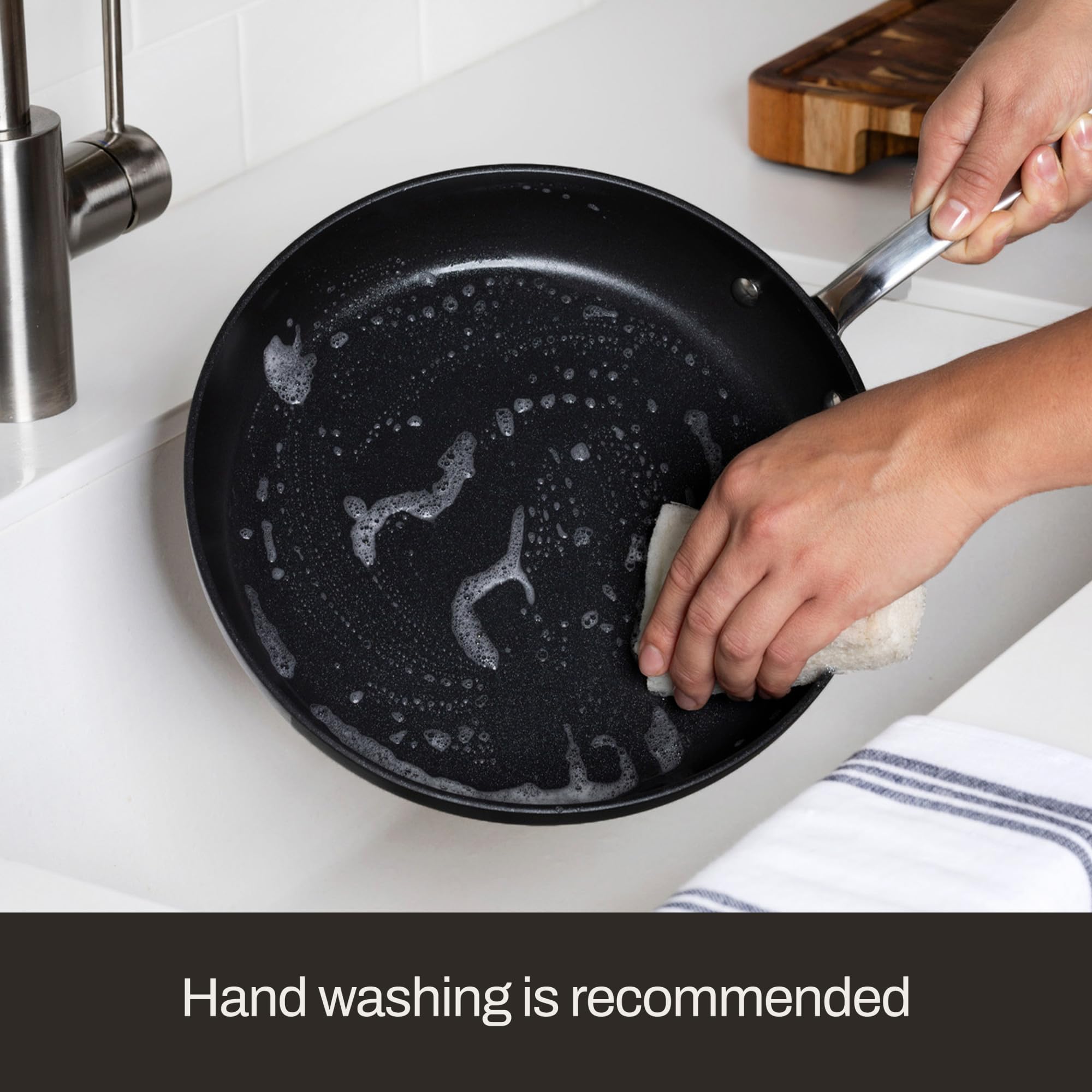 Black All-Clad HA1 Expert saucepan with lid 2.5 Qt