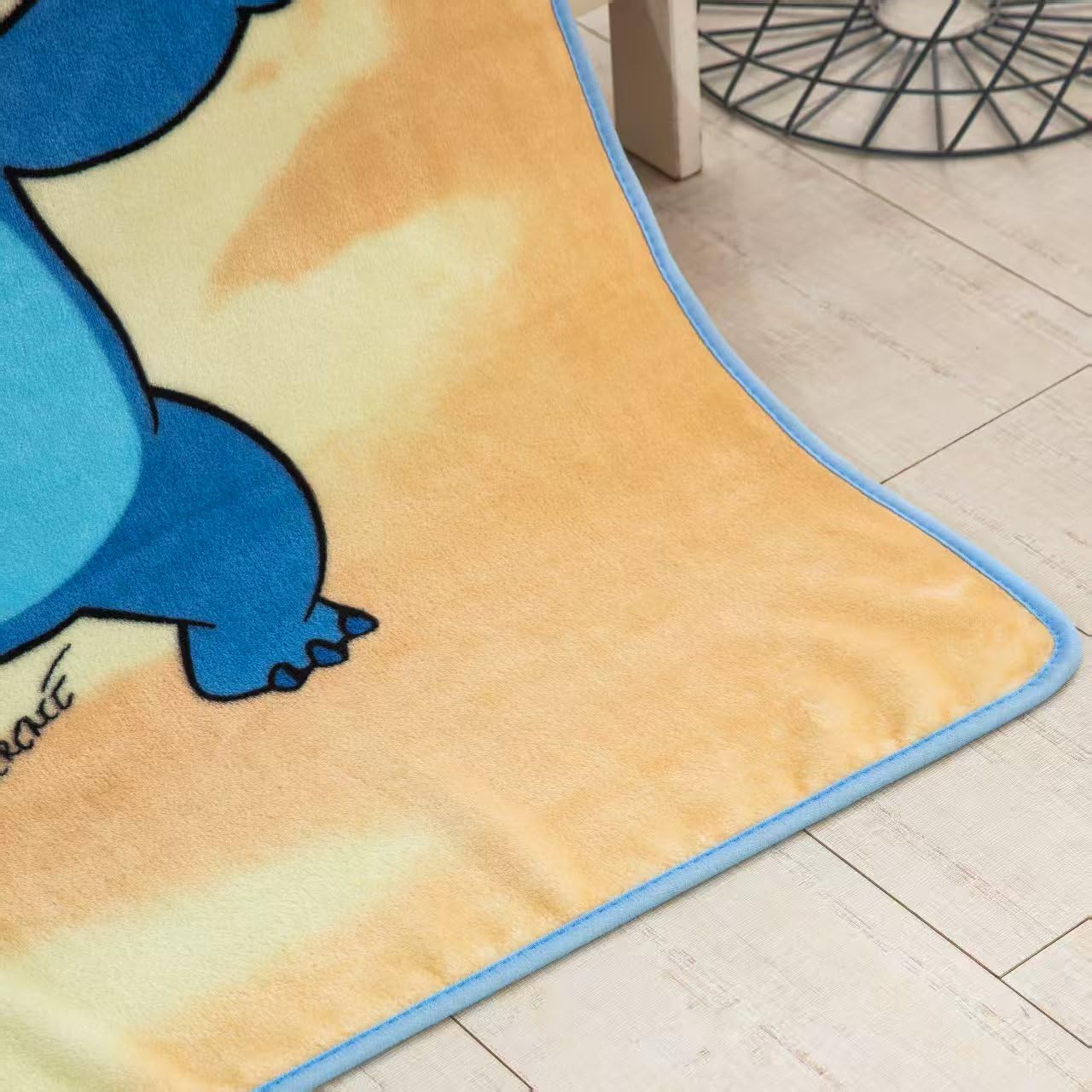 55x40 inch lightweight blanket about 0.8 lbs