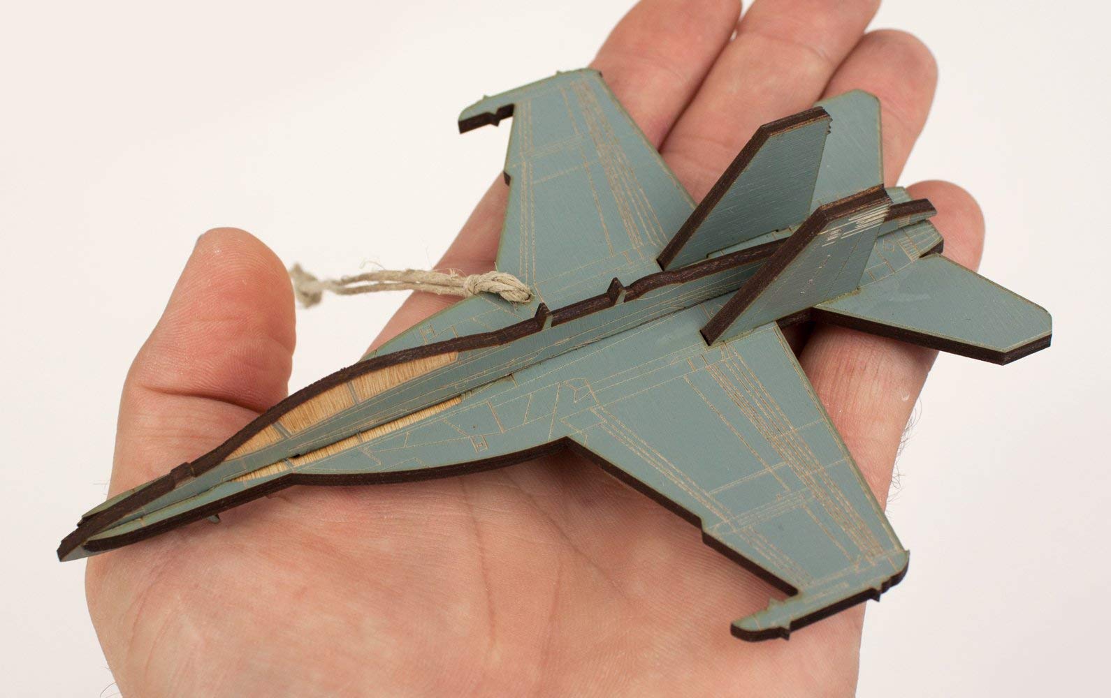 Lightweight aviation ornament suitable as a gift tag
