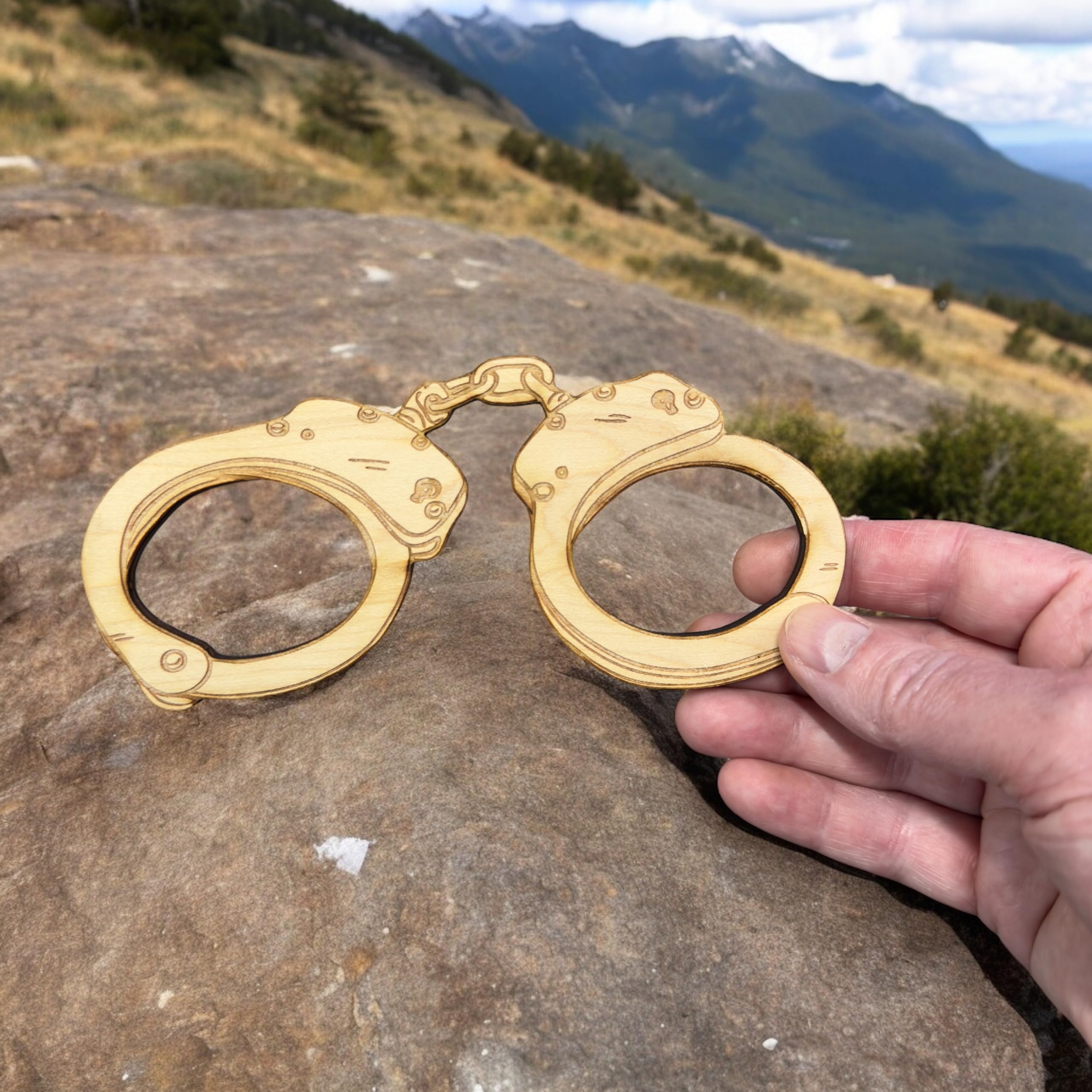 Engraved handcuffs motif ornament for gifting