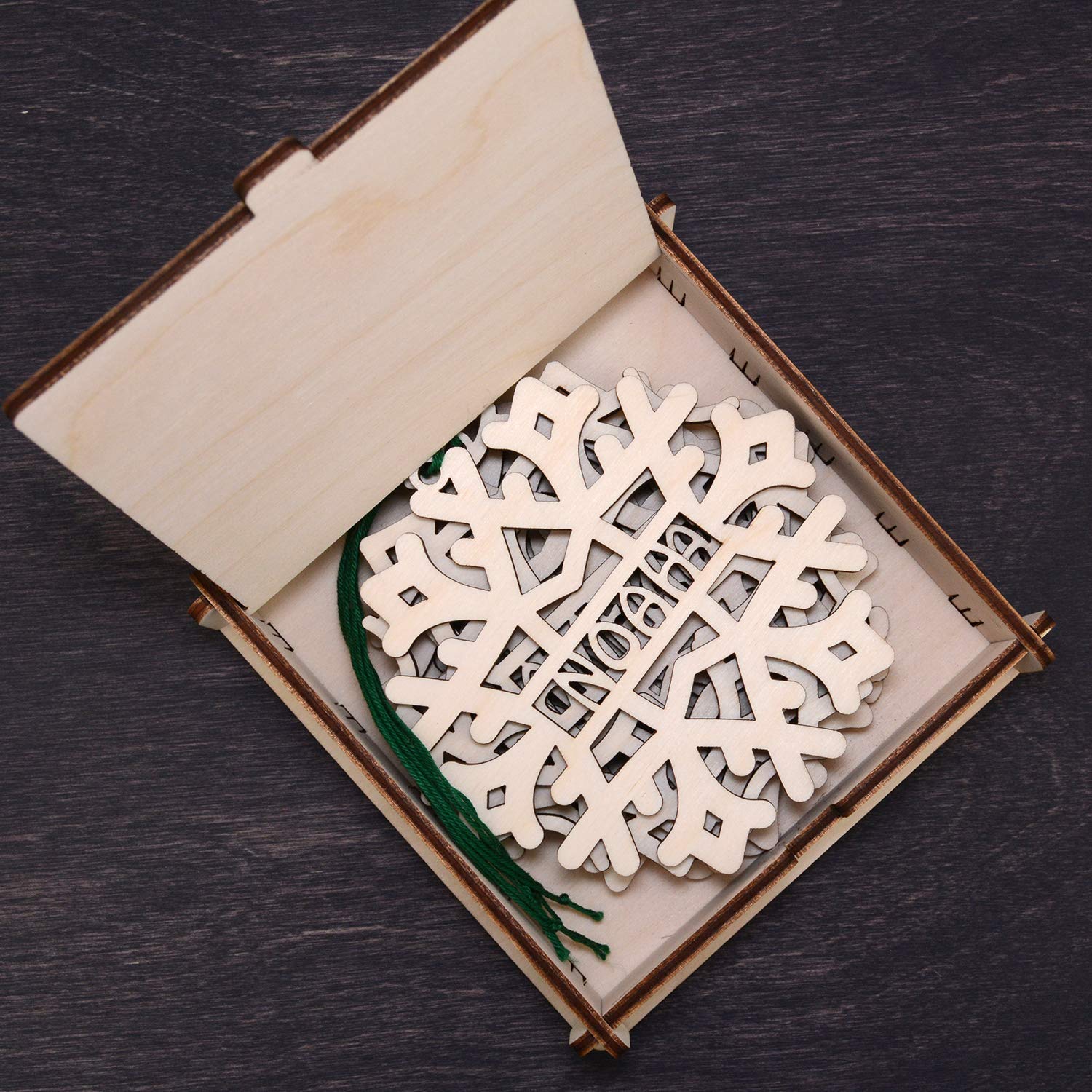Ornament tracking label indicating delivery safety