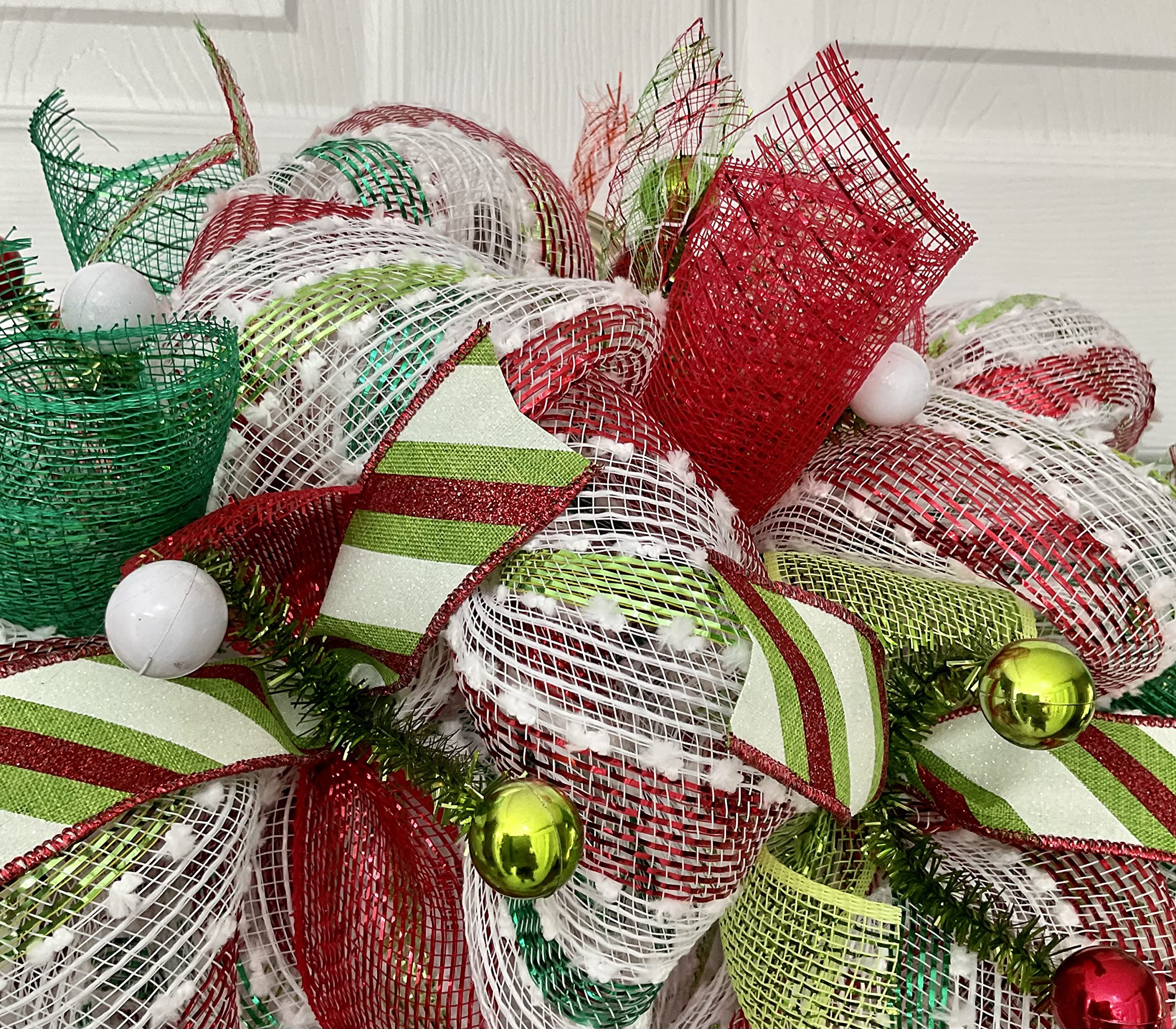 Outer ring with shimmering red and green deco mesh flutes