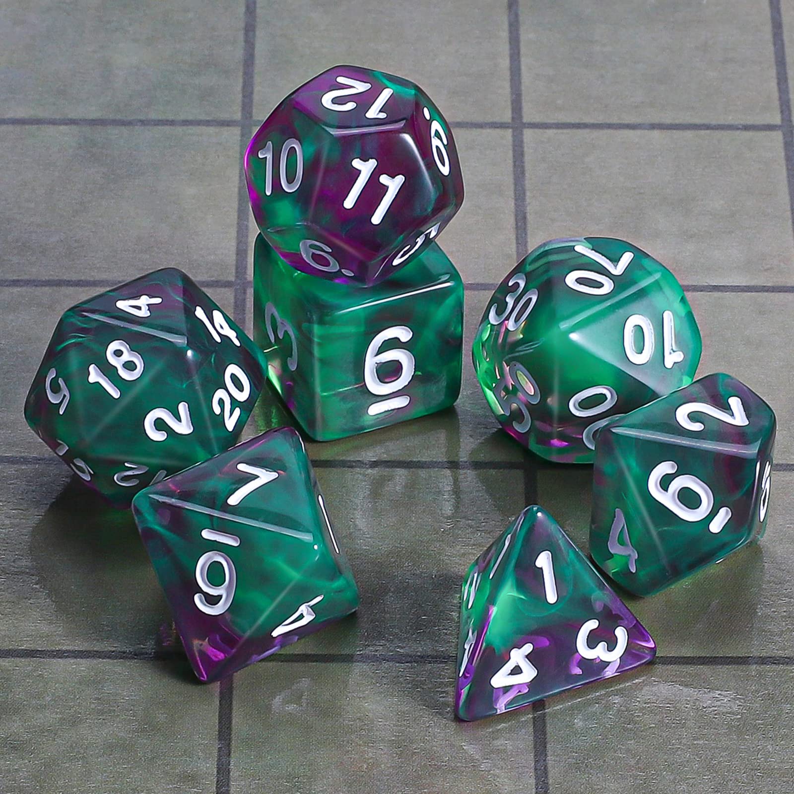 D20 die from CiaraQ 7pcs polyhedral dice set