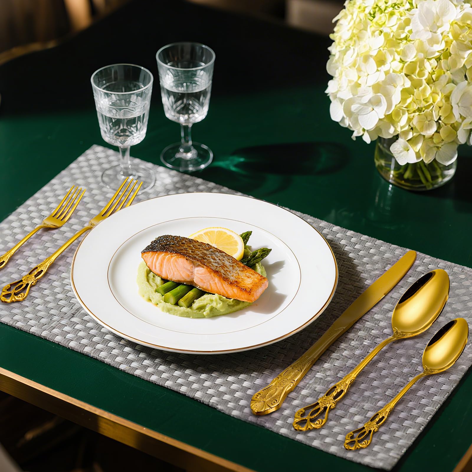 Cididu gold flatware for wedding parties and formal events