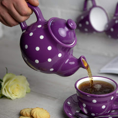 City to Cottage teapot with 26 oz capacity for tea