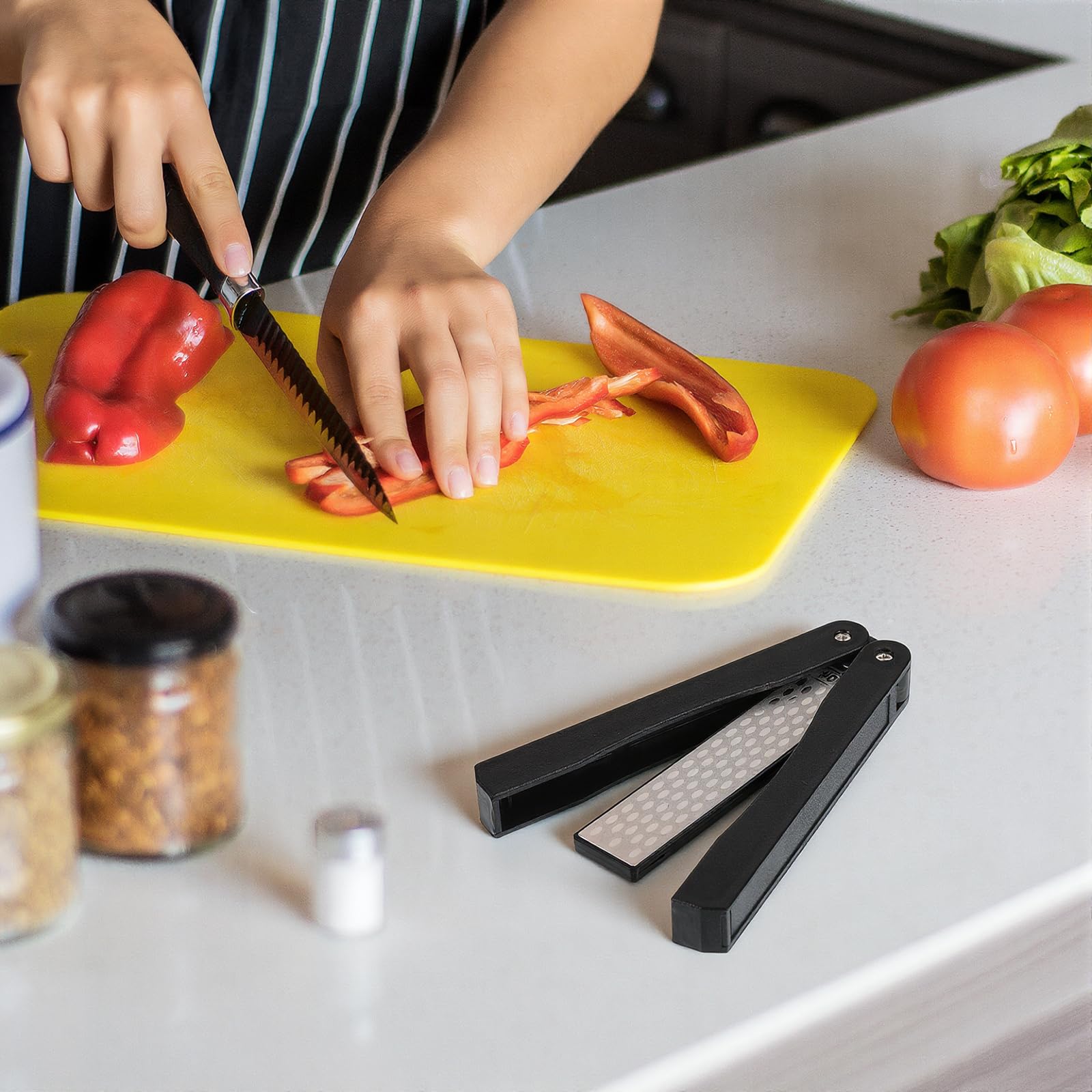 packaging includes 1 knife sharpener