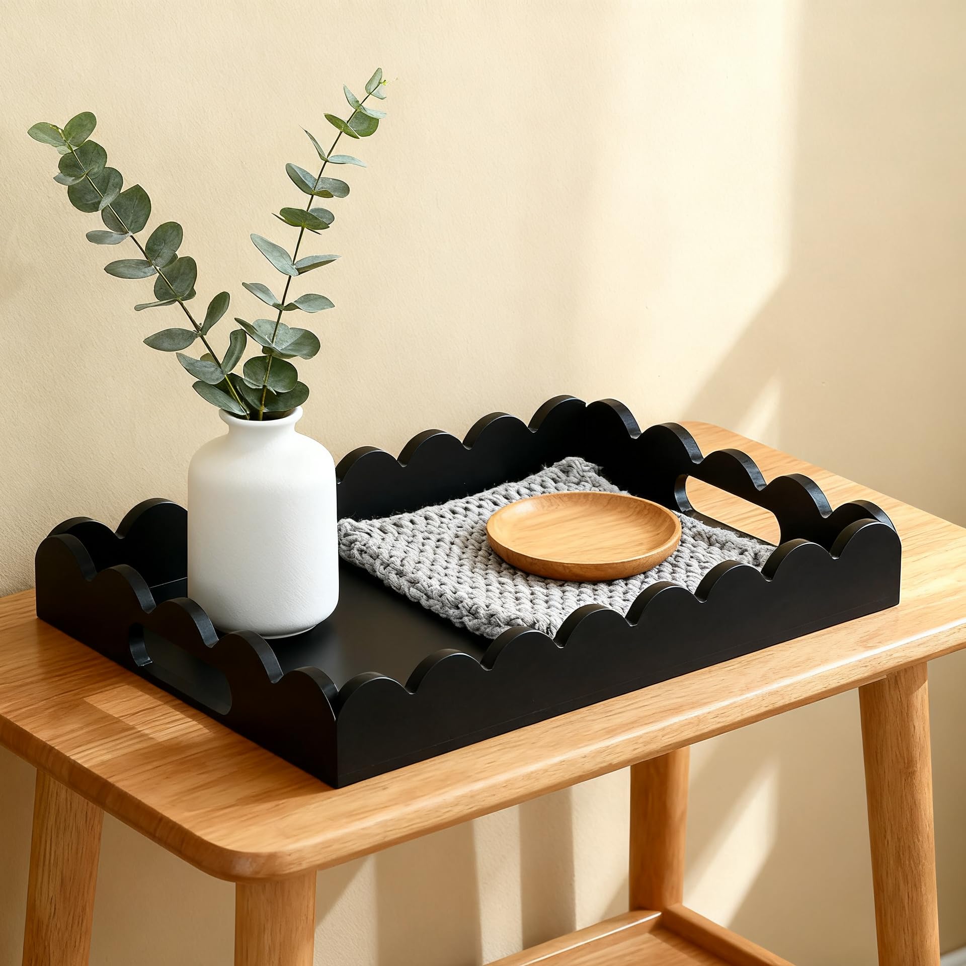 Entryway decor tray in black by Hanobe