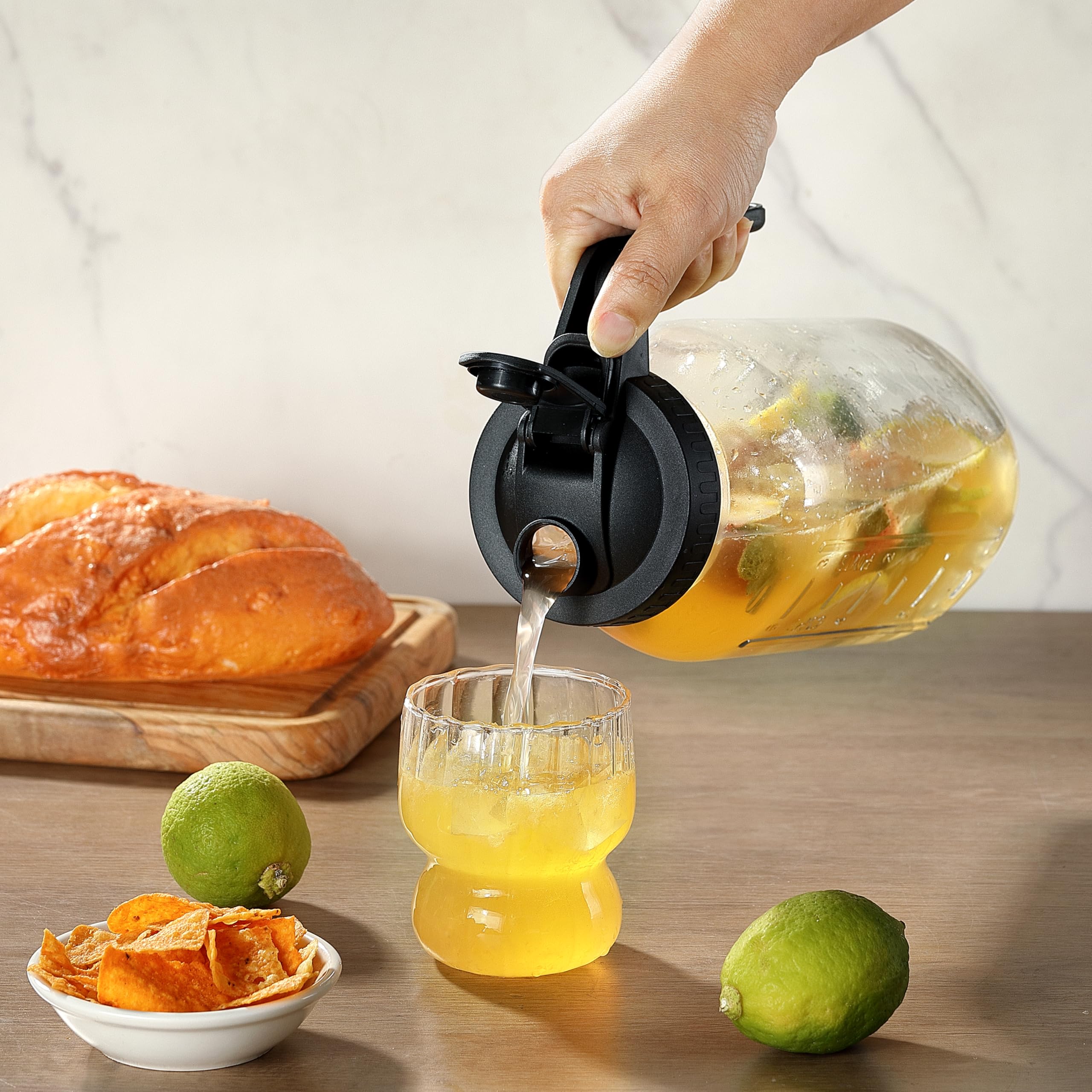 Measurement markings up to 1500 ml on pitcher
