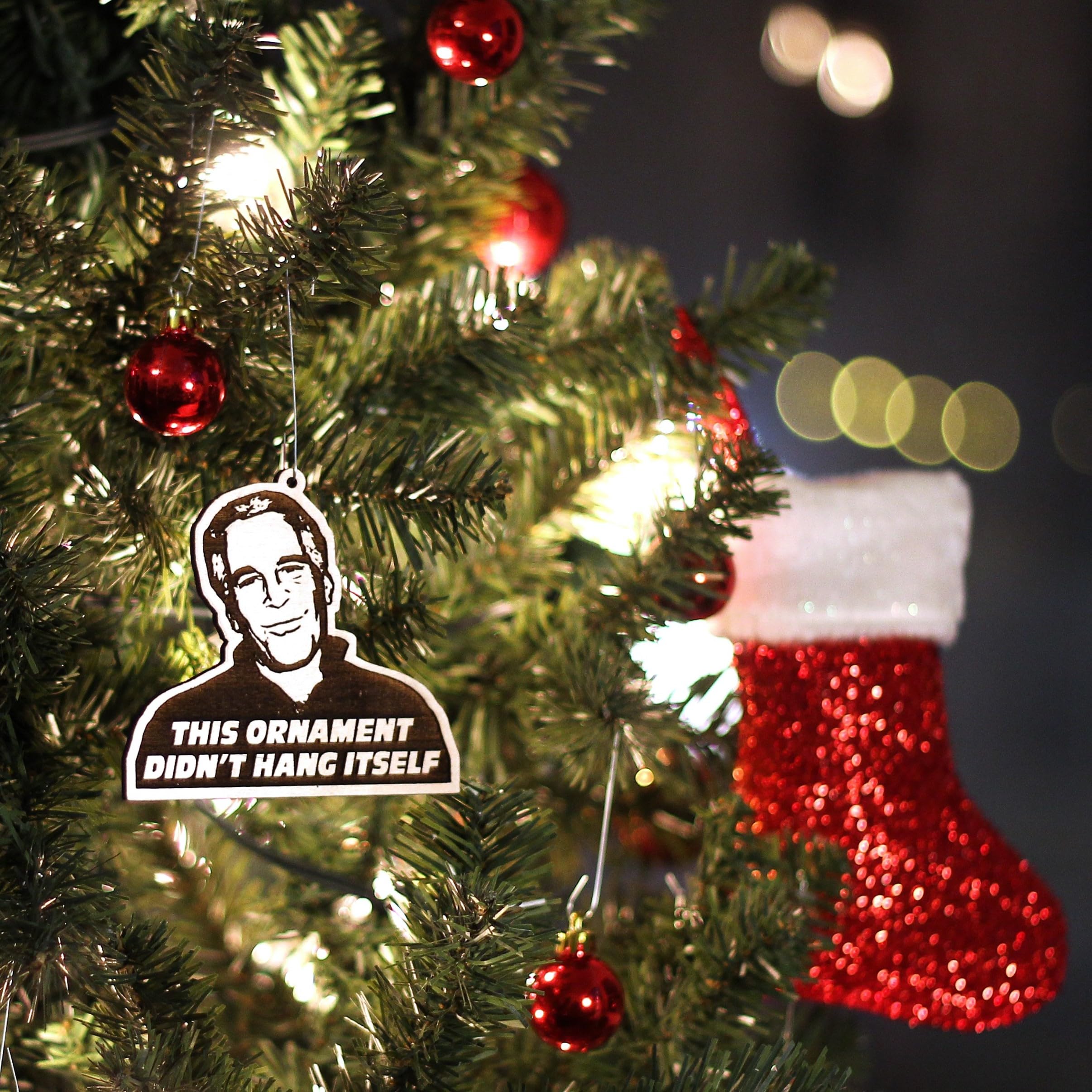 Customizable ornament with magnet and DIY options
