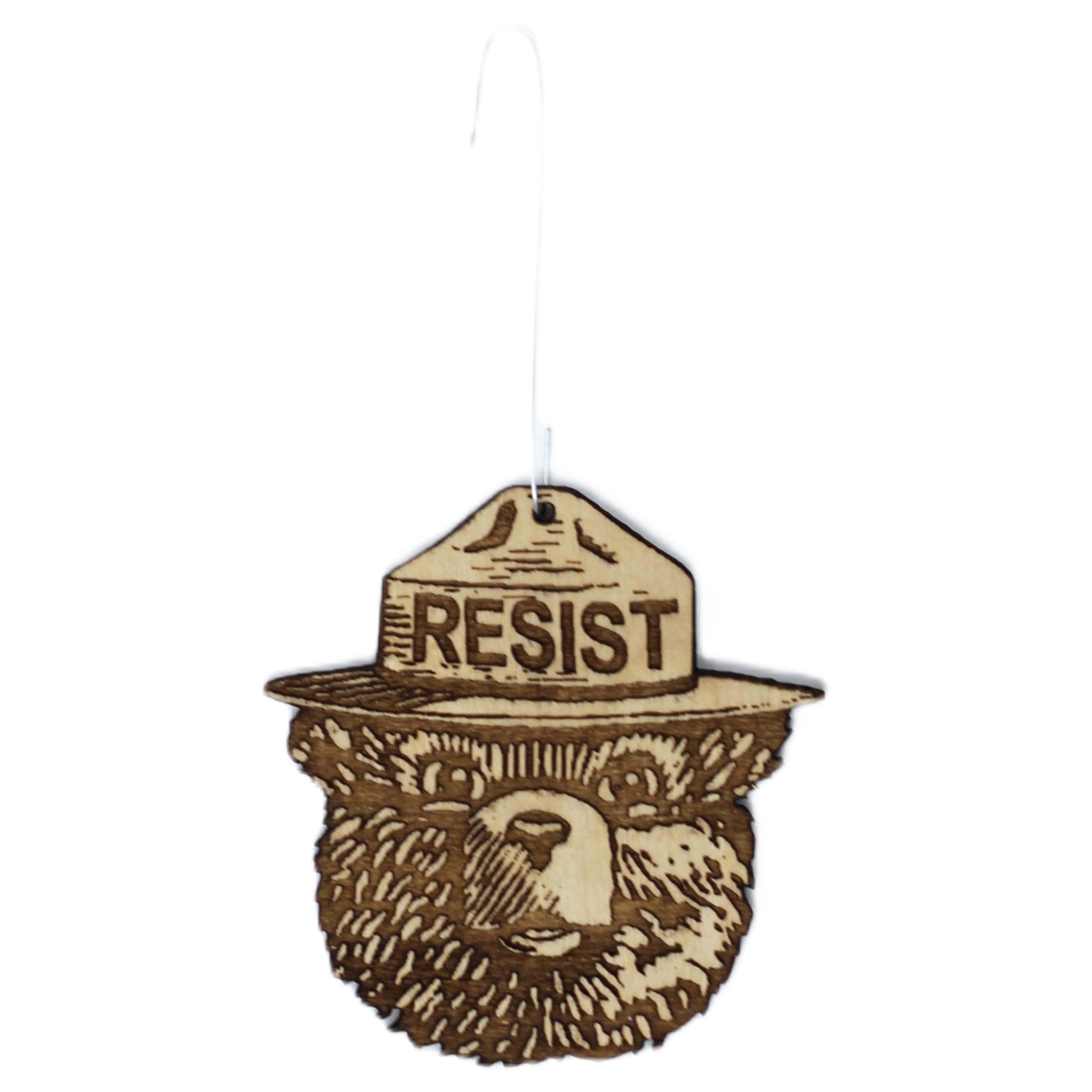 Eye catching ornament design for trees desks and offices