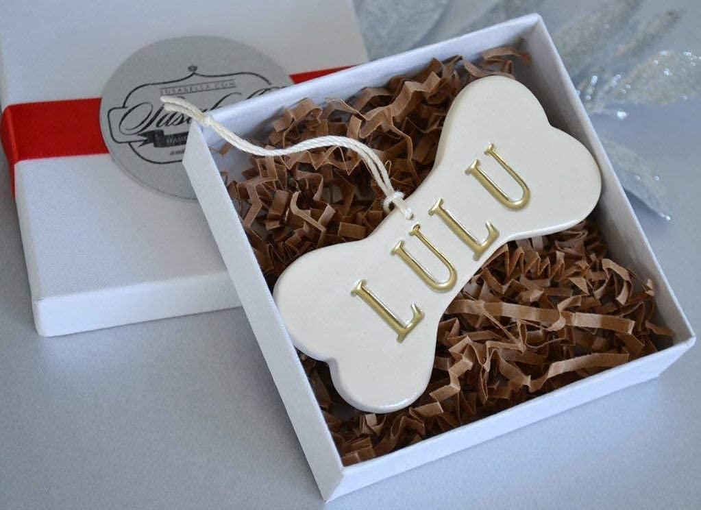 Pet name ornament for holiday decor and gifts