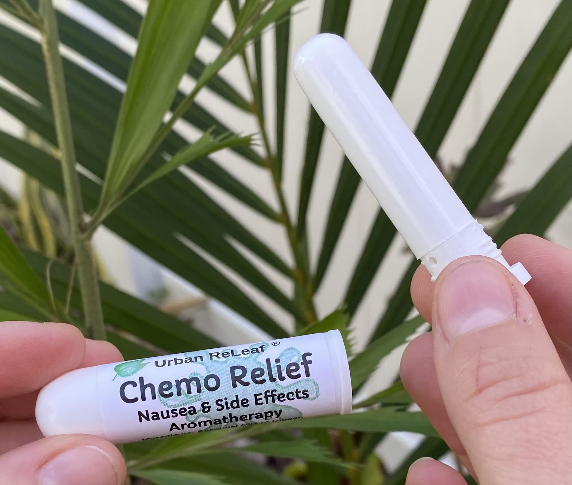Compact 10 ml bottle for on-the-go use