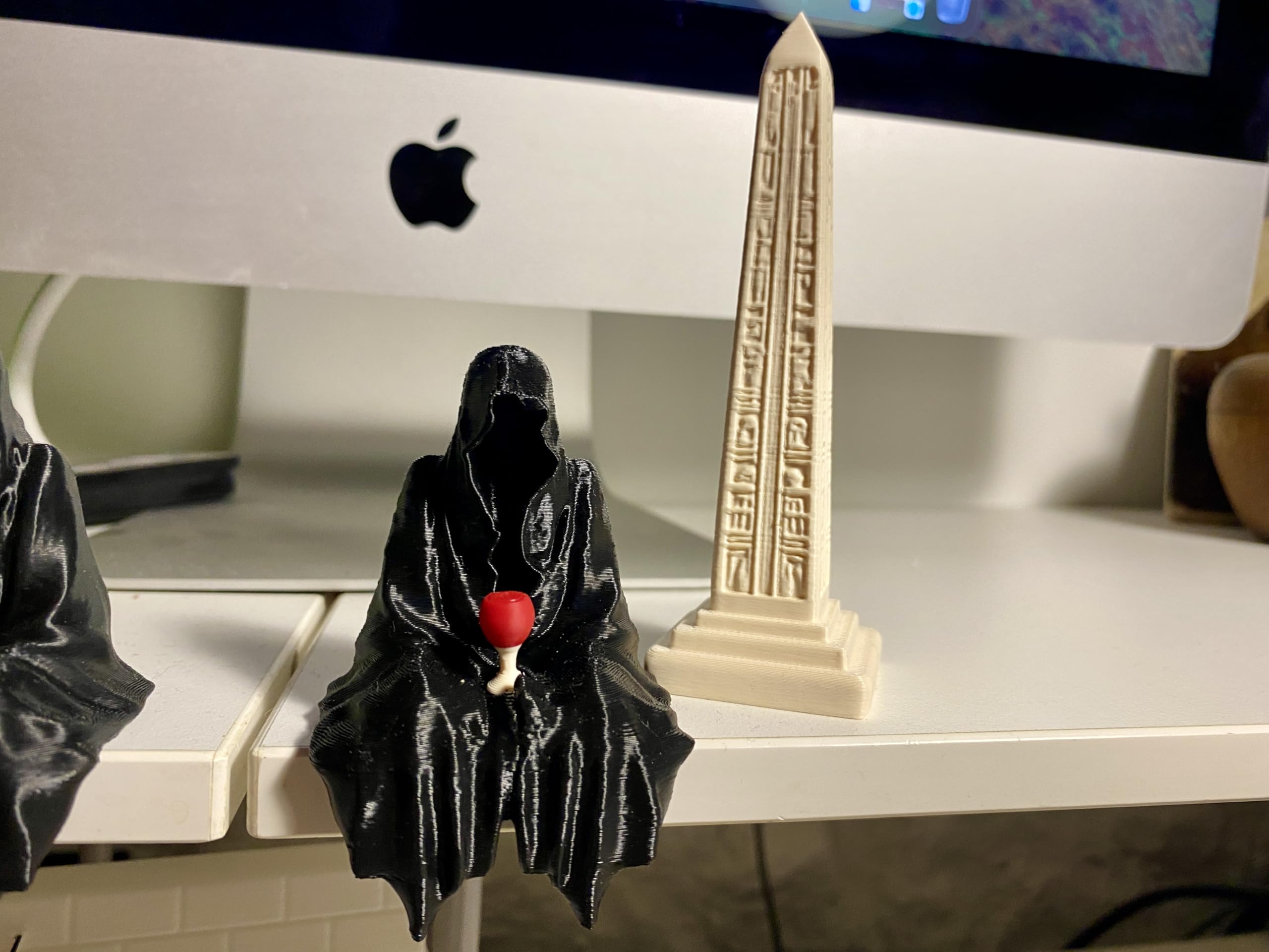 Compact obelisk decor piece for home office