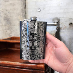 Leak proof screw top lid on black sugar skull flask