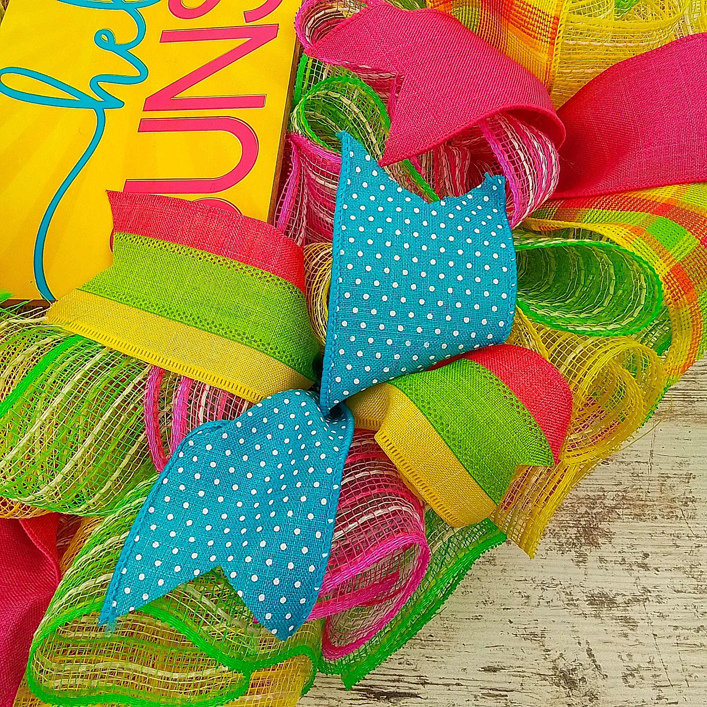 Presentation of Hello Sunshine wreath packaging