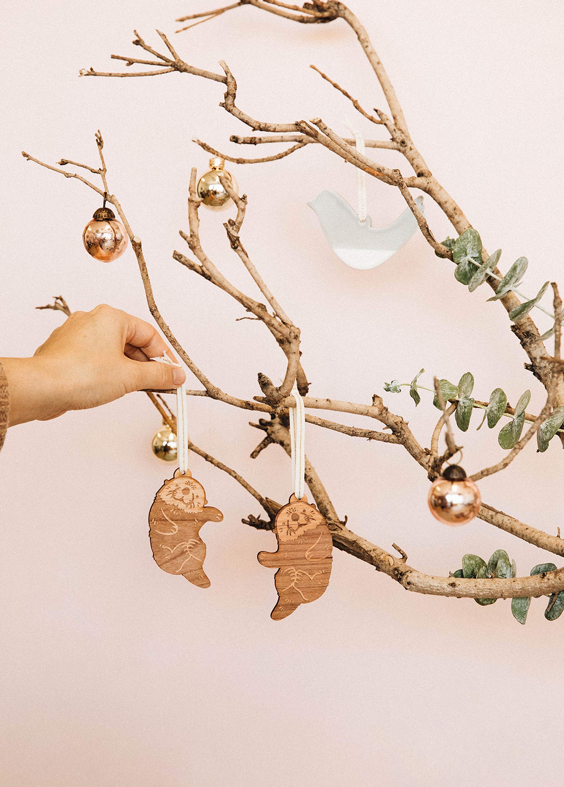 Two-piece ornament set suitable for family gifting