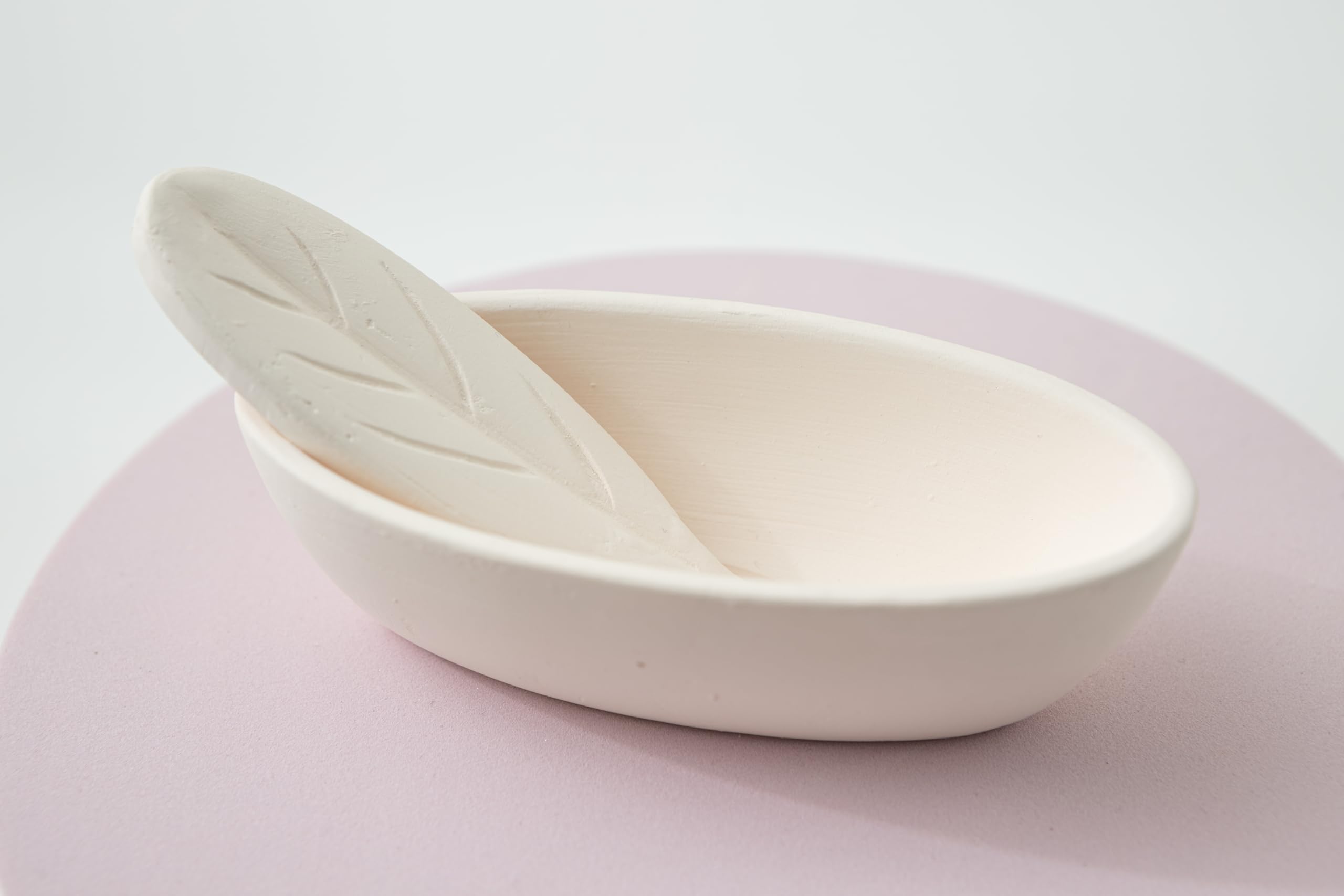 Healing ceramic with fine pores for moisture absorption