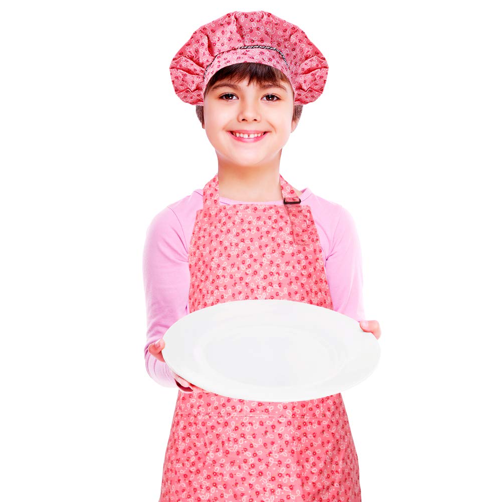 Front pockets on kids apron with matching chef hat