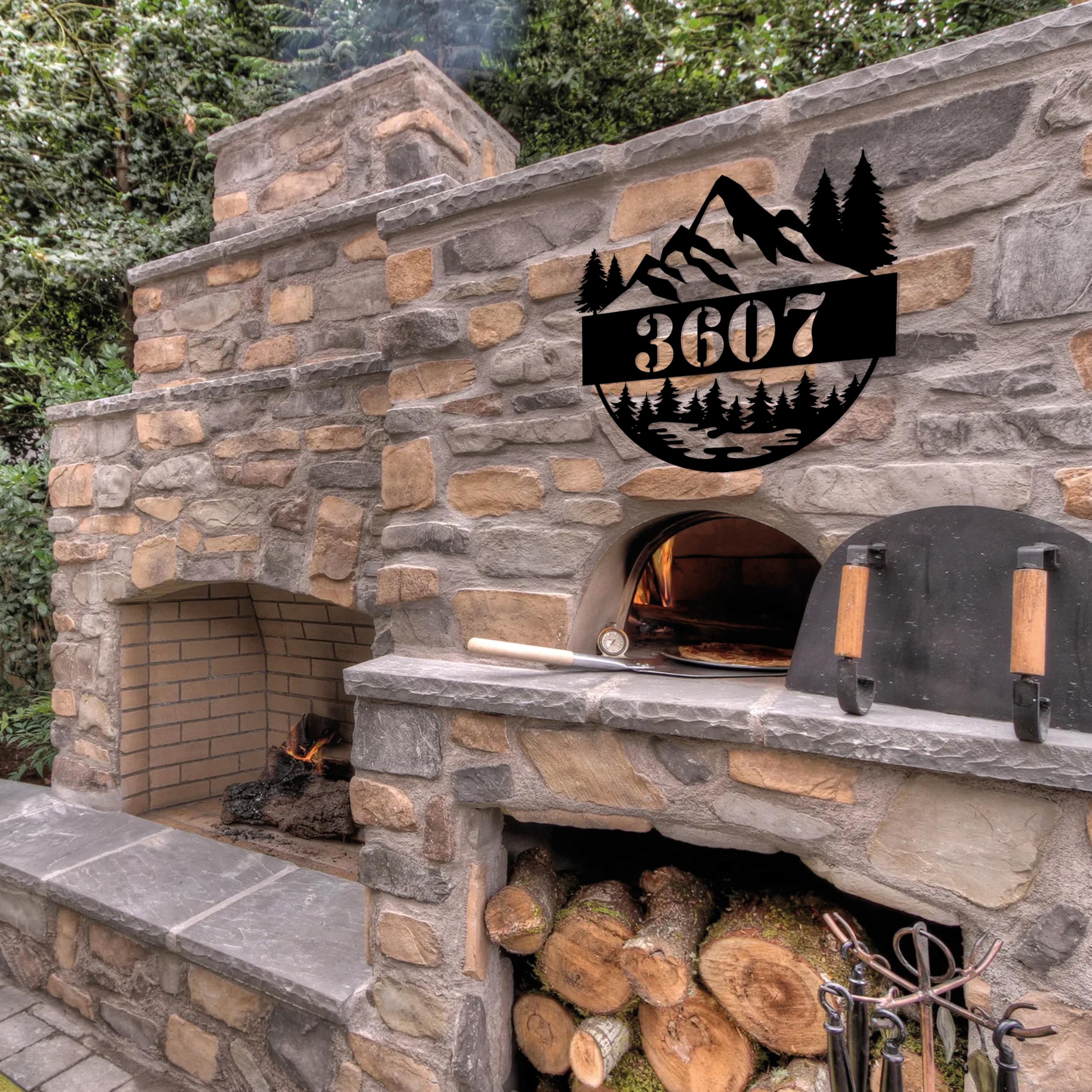 Customizable banner for family name or house number on sign