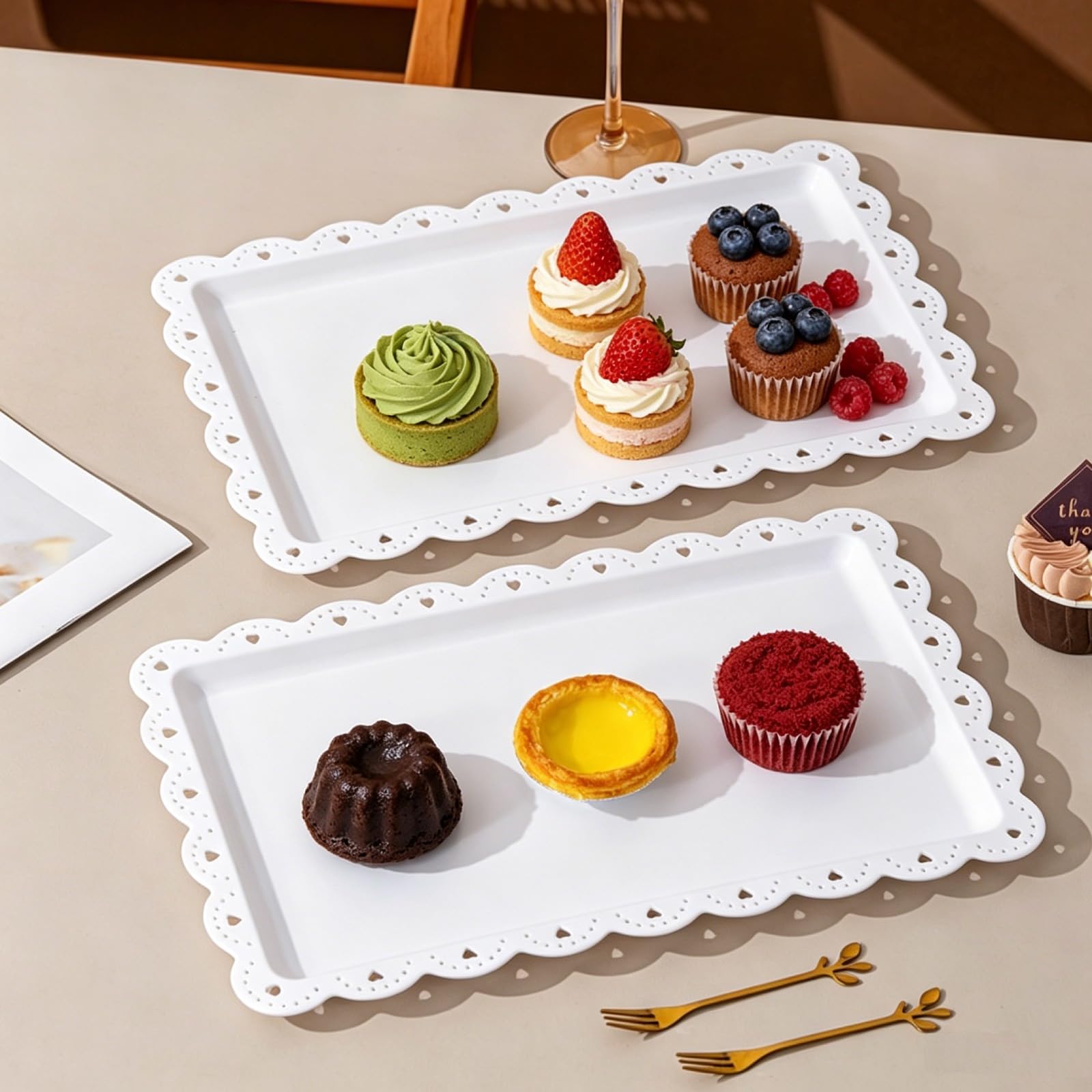 Appetizer trays included in DAIDAIWANG dessert table display set