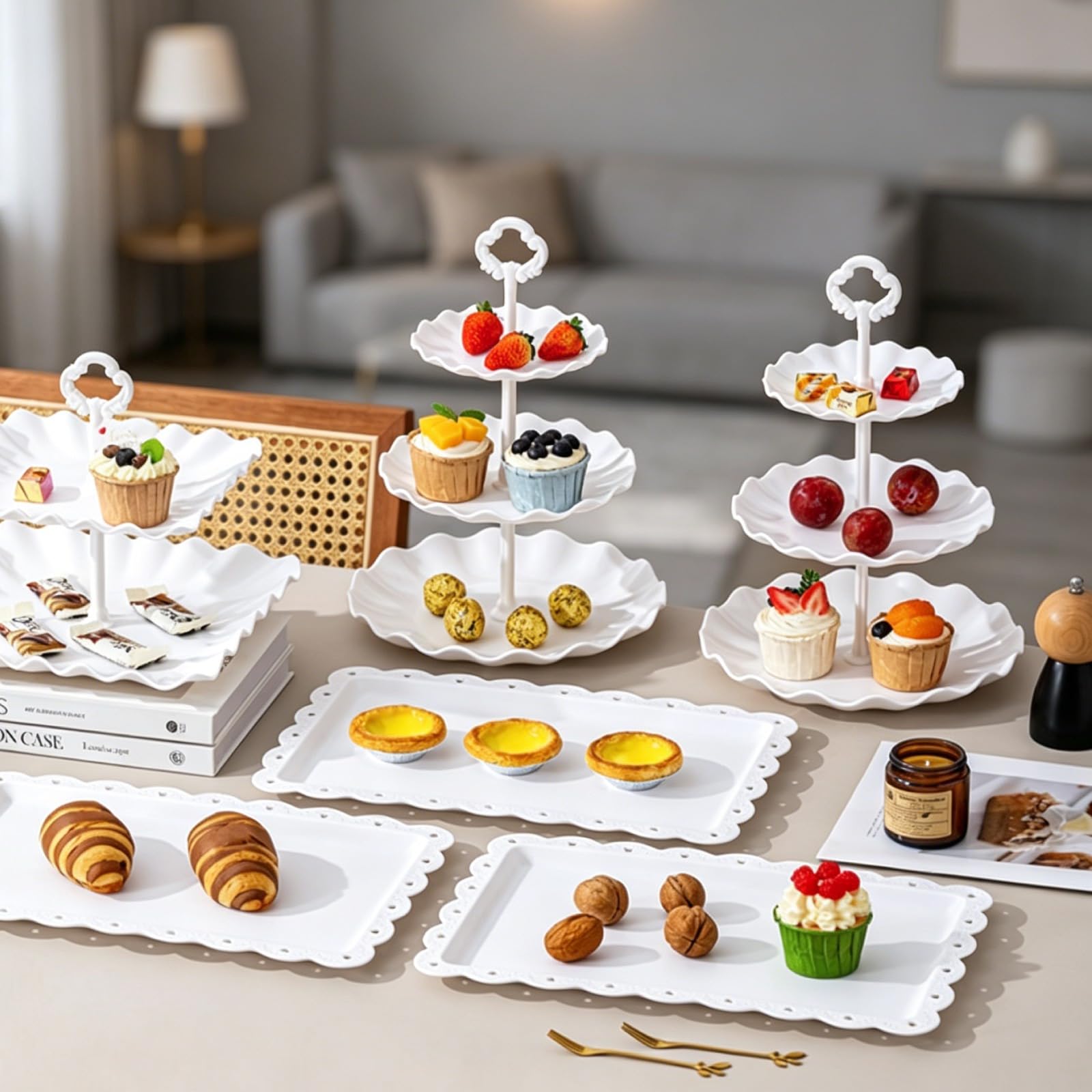 White lightweight plastic dessert stands from DAIDAIWANG