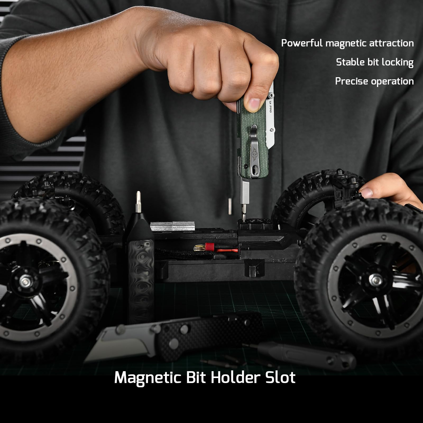 Screwdriver functionality integrated in multitool knife