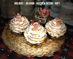 Set of 3 fake cupcakes by Dezicakes