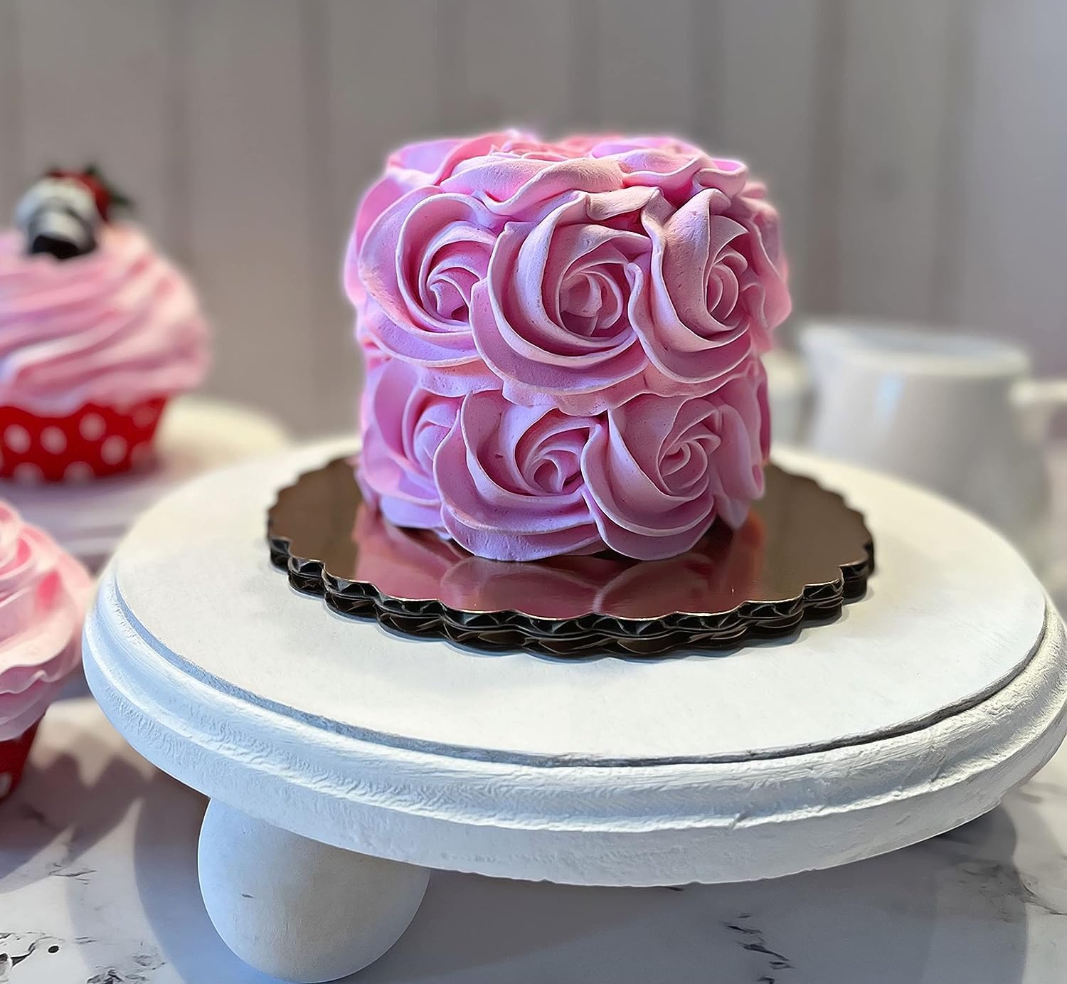 Decorative cake stand filler by Dezicakes