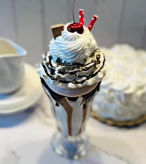 Artificial dessert decorative prop by Dezicakes