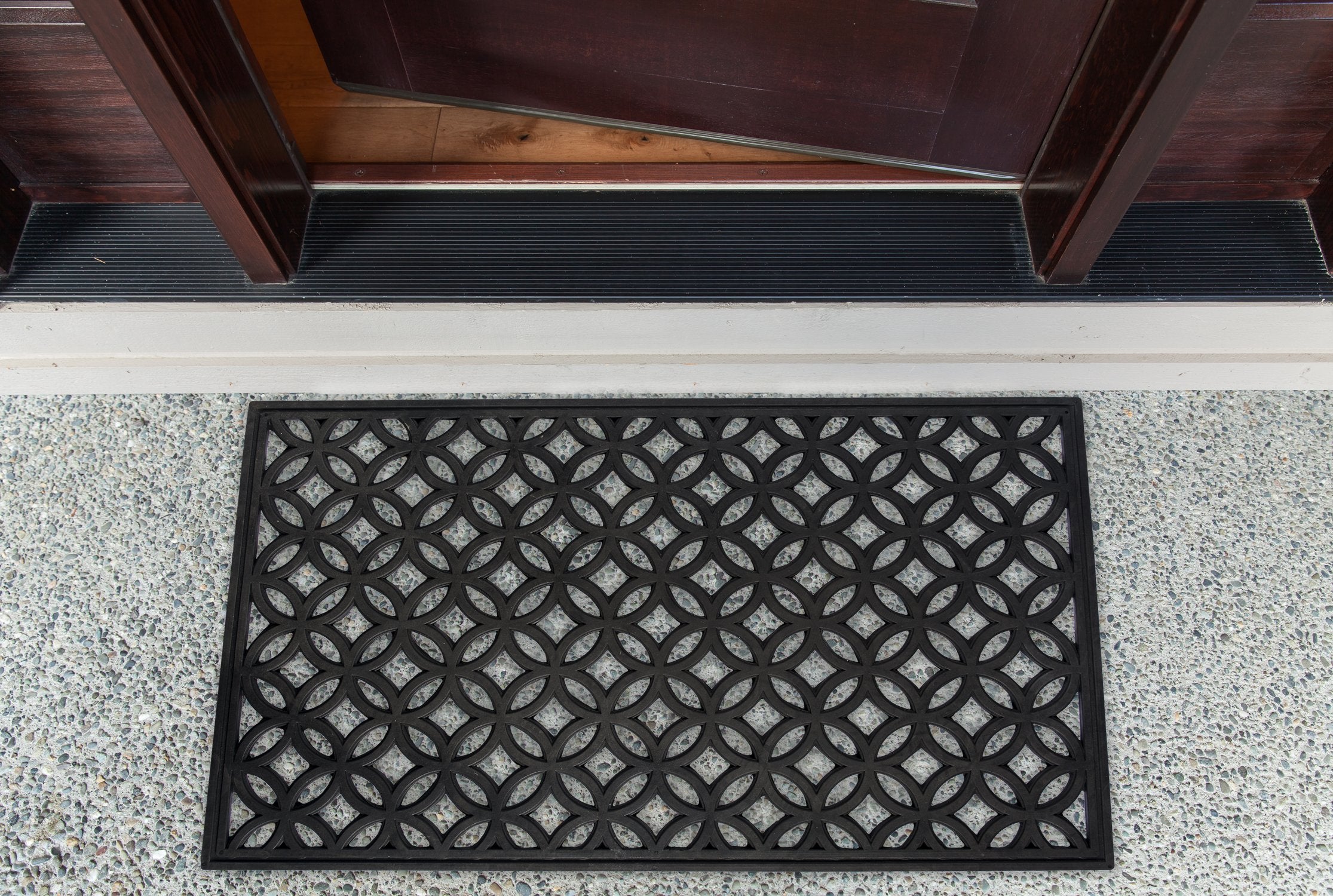 DII recycled rubber doormat dirt trapping lattice 18x30