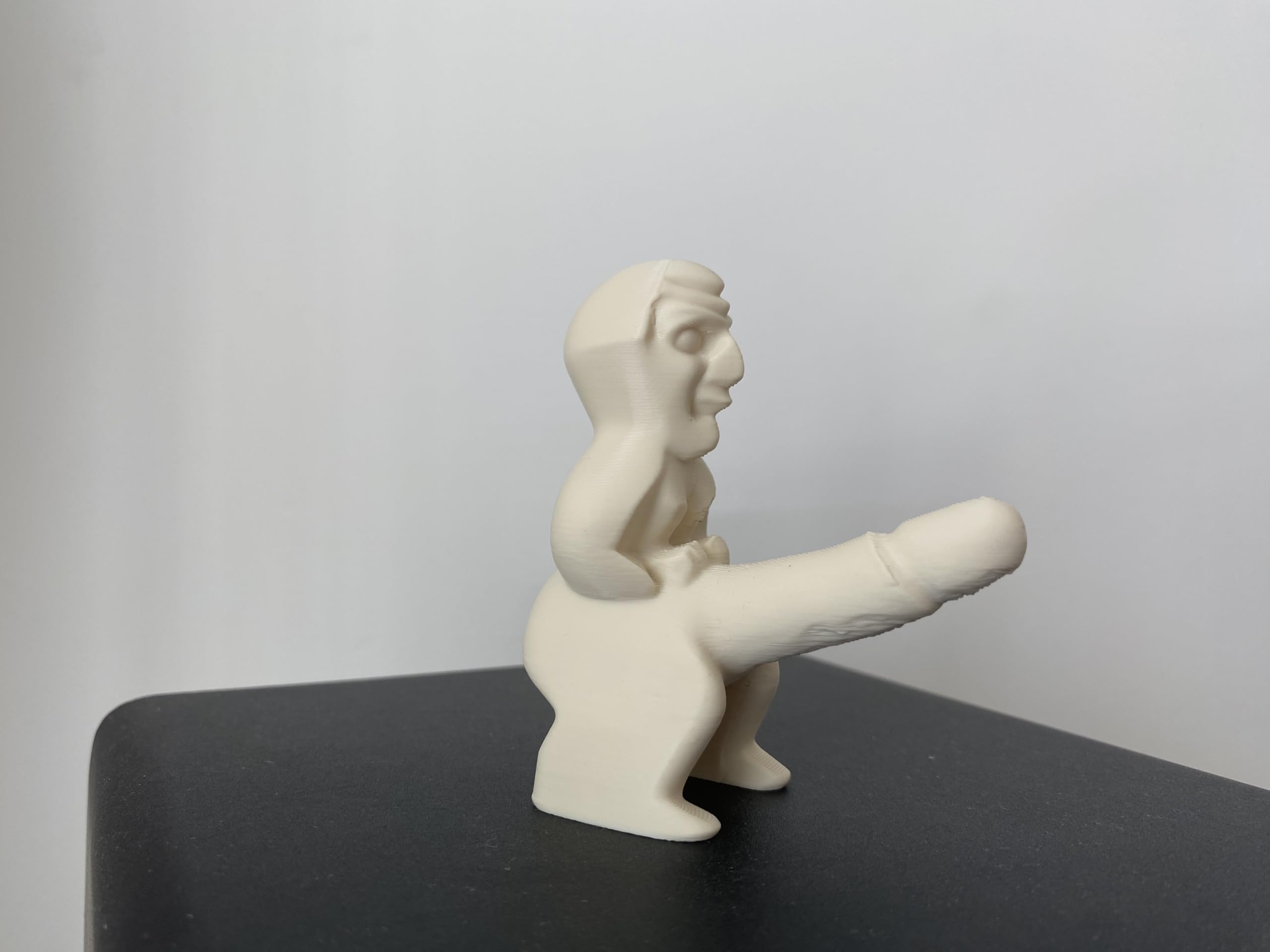 Discreet symbolic art statue for altars