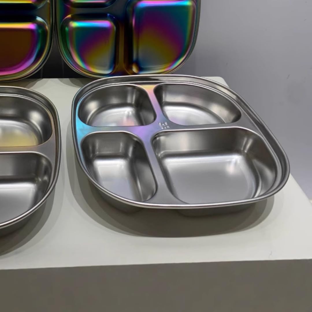 Compact 7.7x7.7 inch plate set with lids