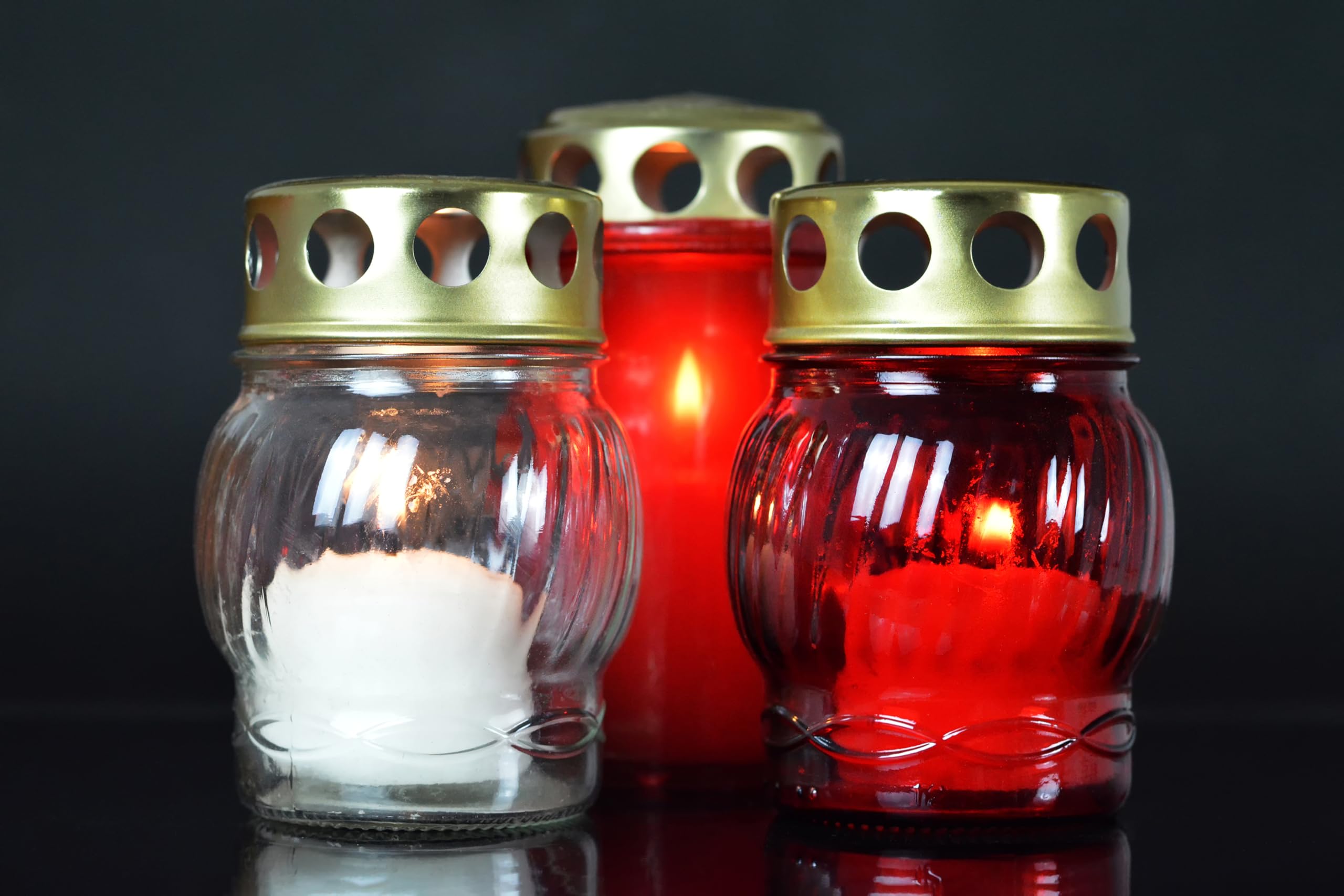 Paraffin wax votive candles with lead-free cotton wicks