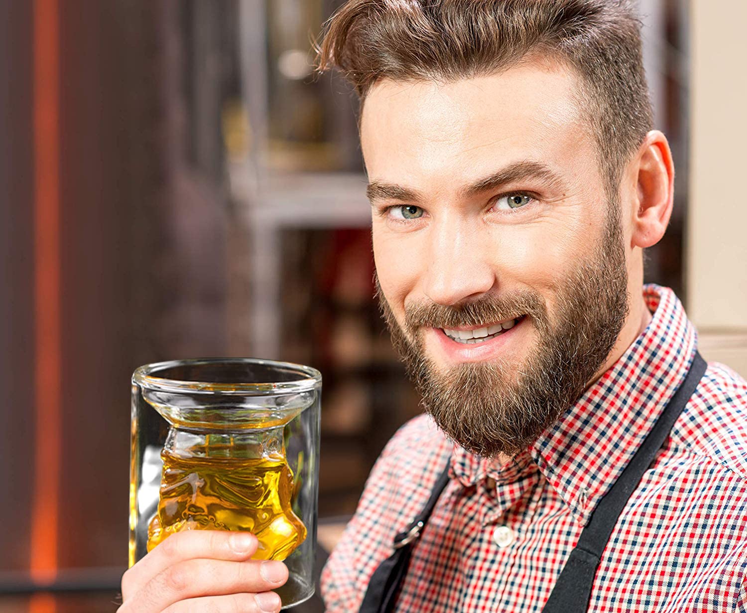 Transparent flask style whisky glasses by Doiaz