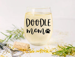 Handcrafted vinyl design on a Doodle Mom stemless wine glass