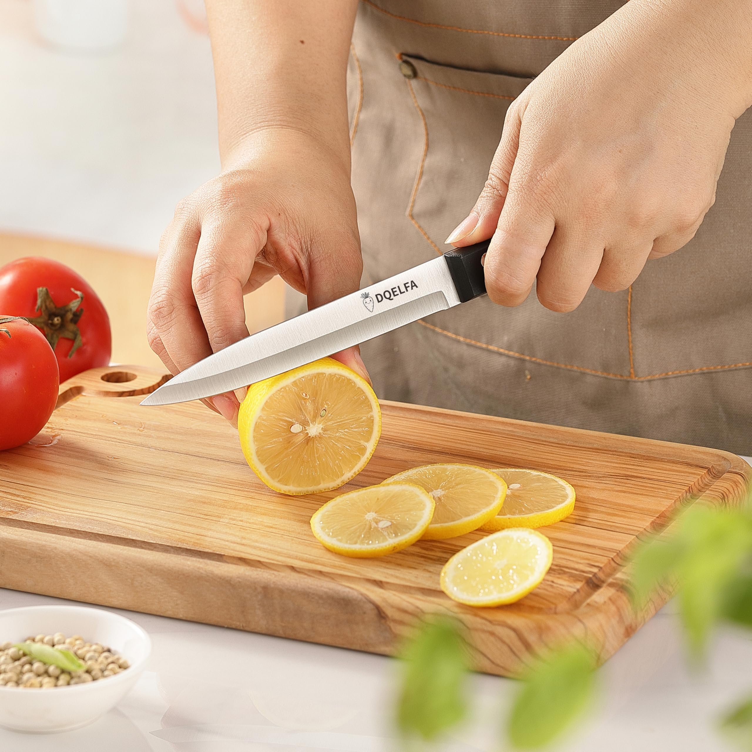 Ergonomic triple riveted handles on DQELFA knife set