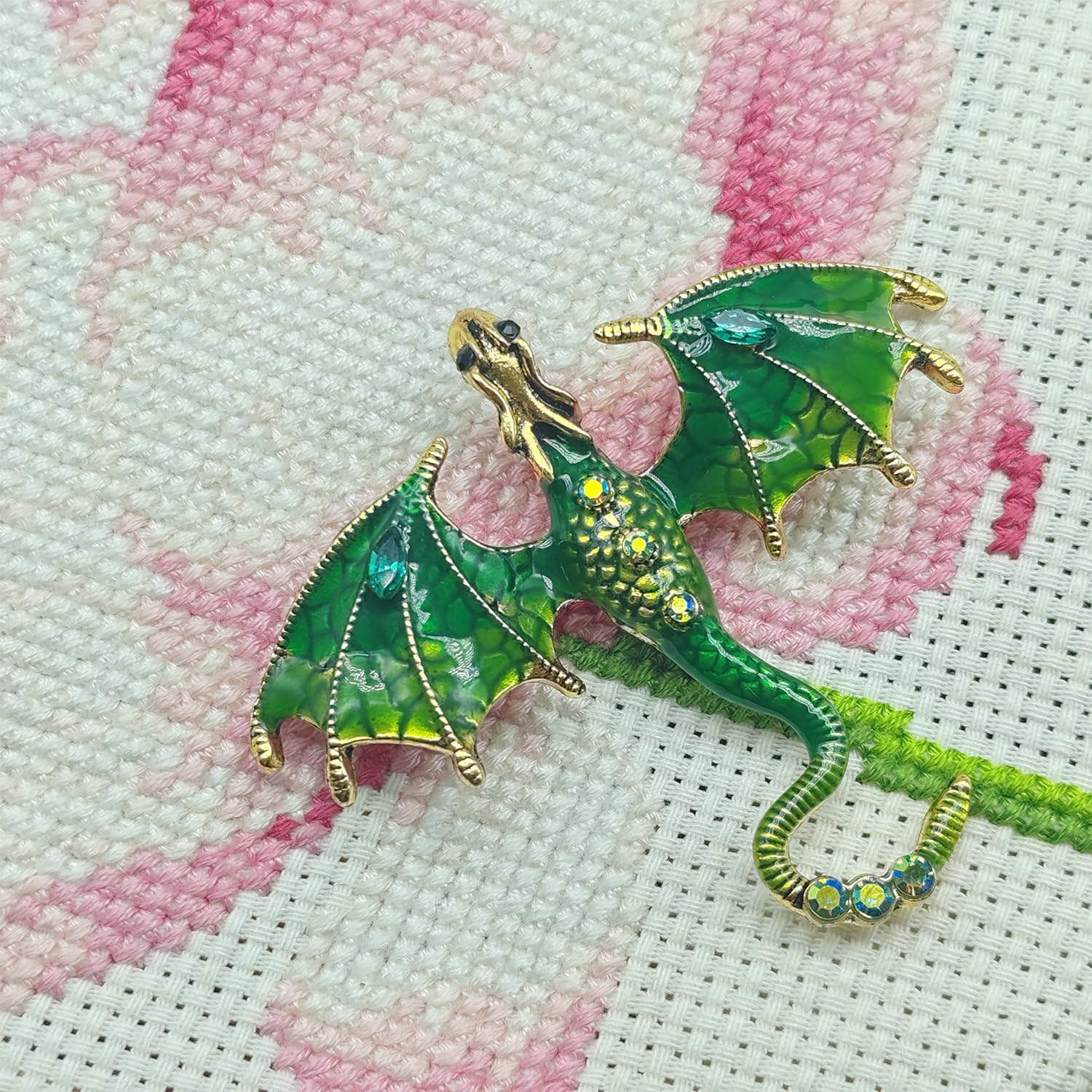 Dragon Needle Minder magnet showing dual magnets design